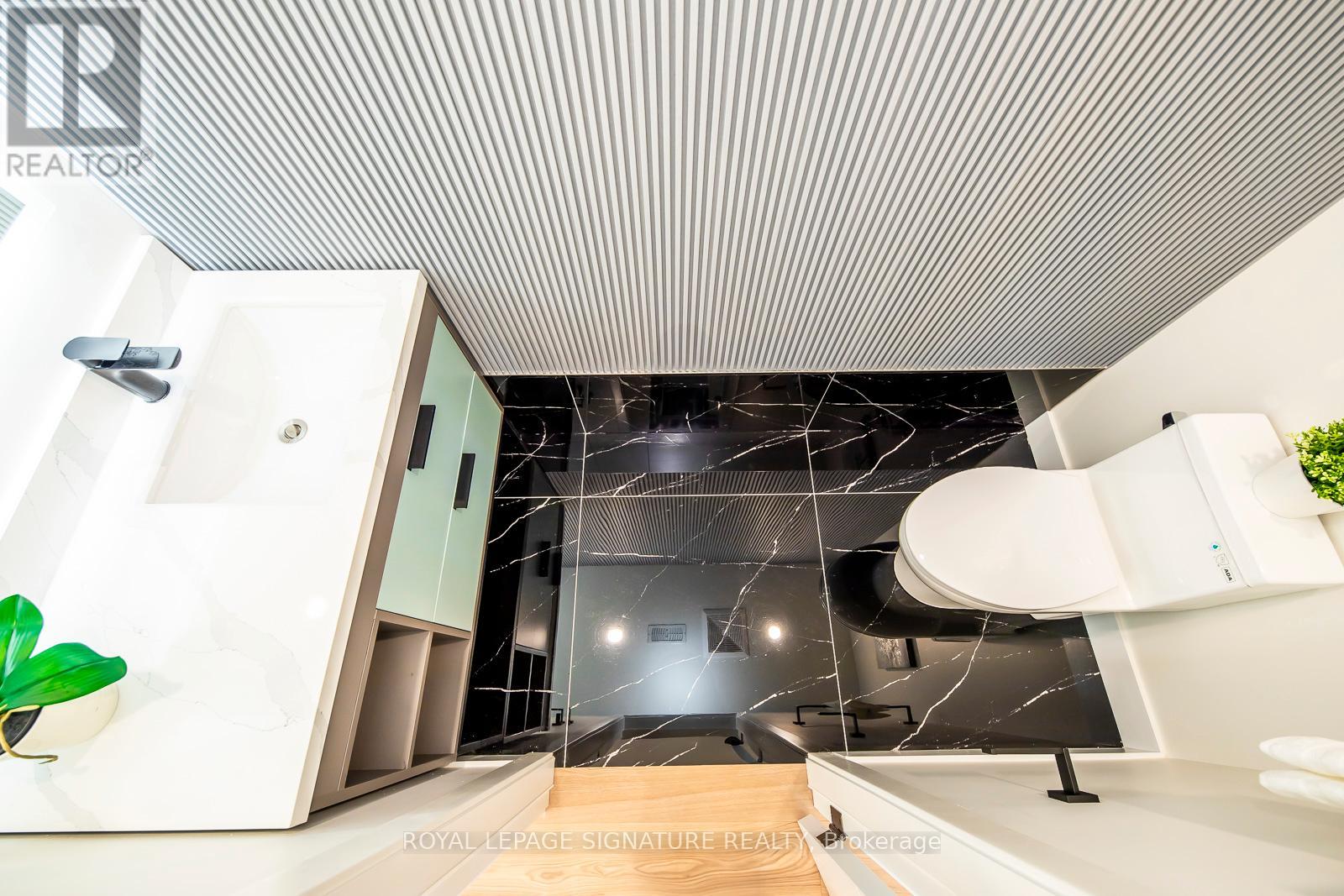 117 Holborne Avenue, Toronto, Ontario  M4C 2R3 - Photo 11 - E12553252