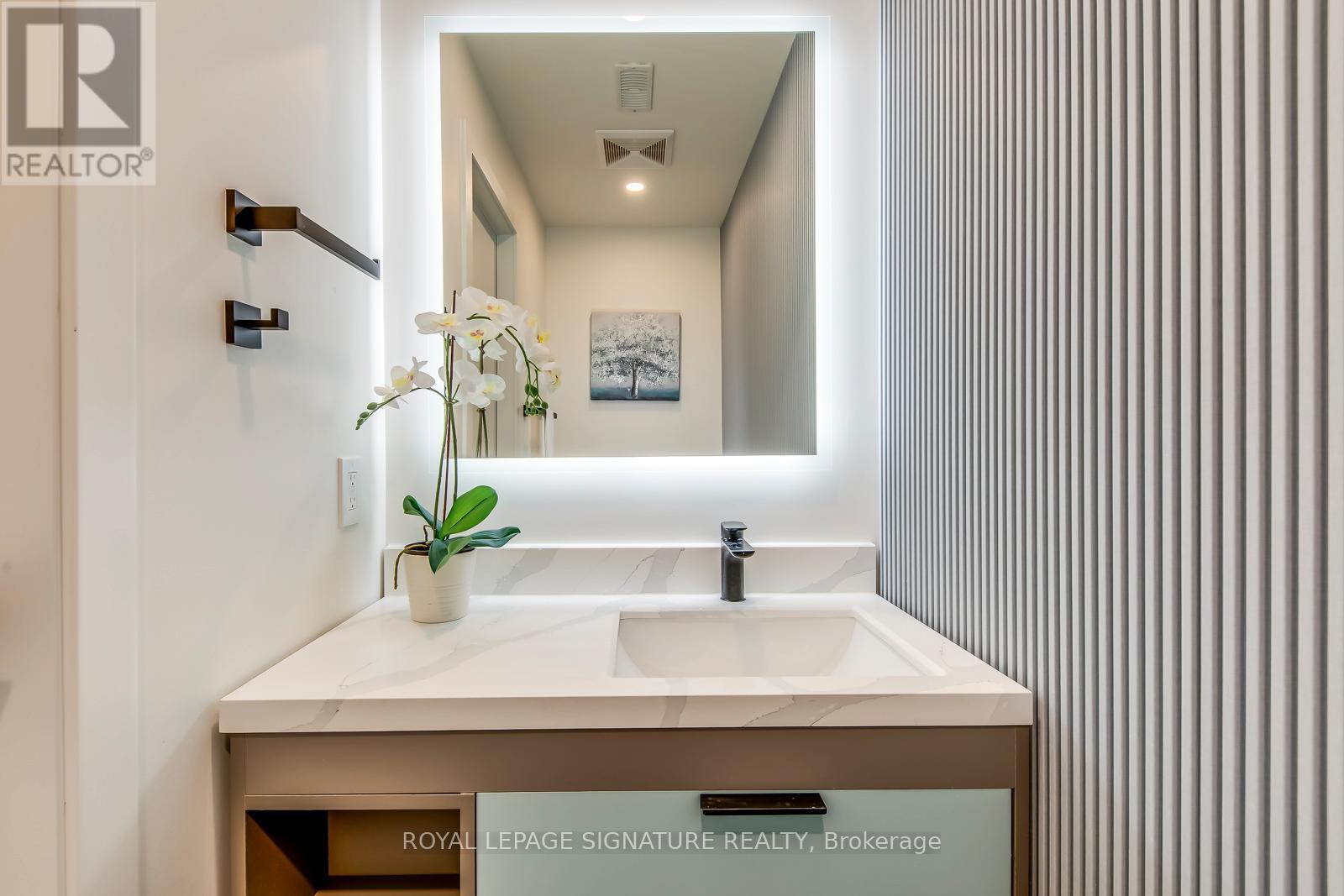 117 Holborne Avenue, Toronto, Ontario  M4C 2R3 - Photo 12 - E12553252