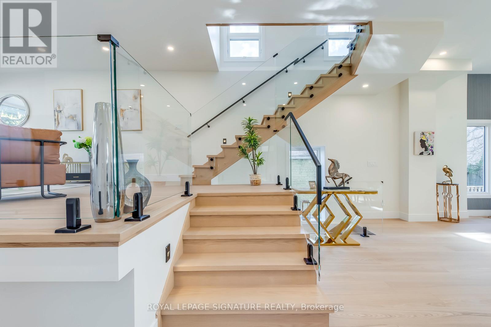 117 Holborne Avenue, Toronto, Ontario  M4C 2R3 - Photo 14 - E12553252