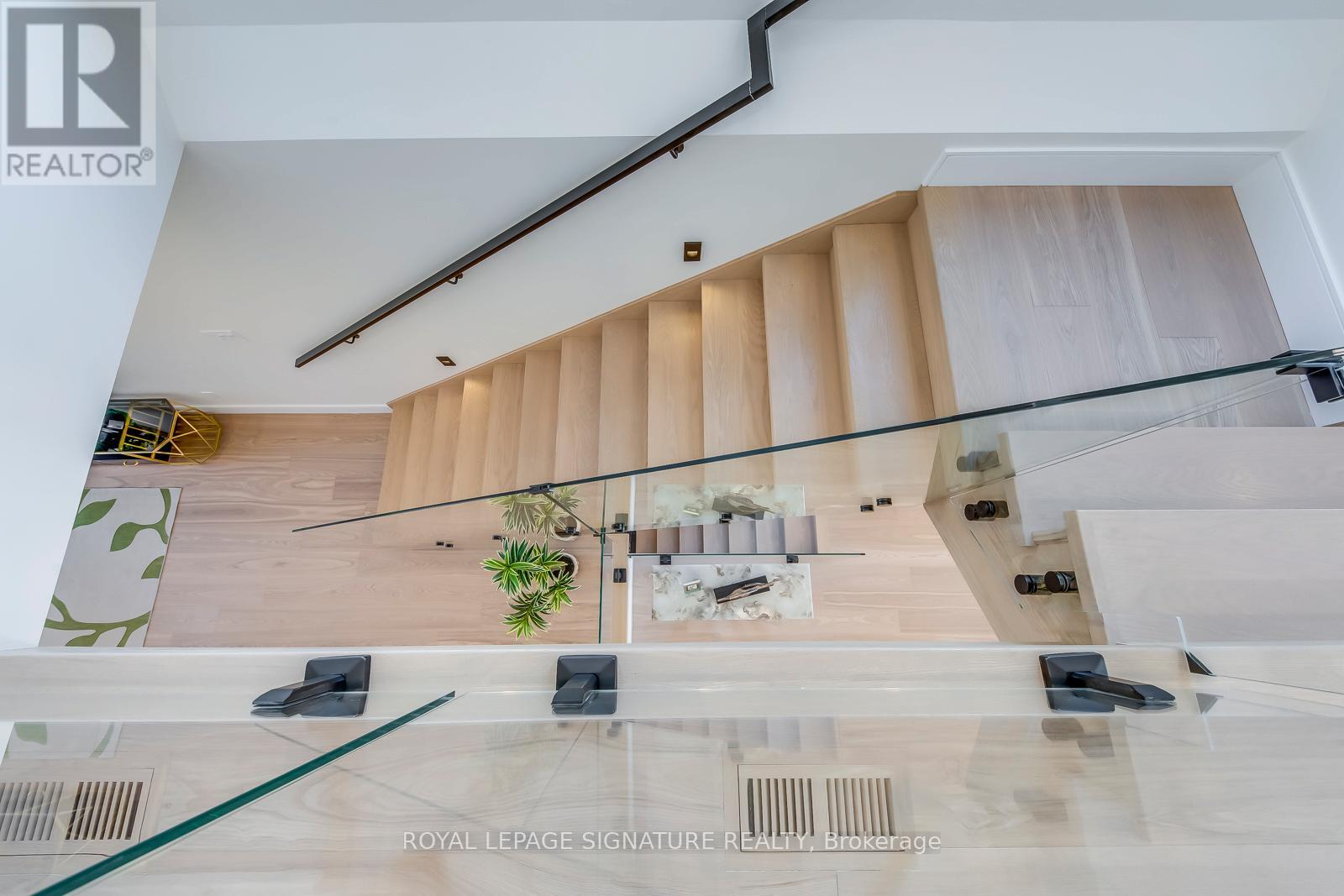 117 Holborne Avenue, Toronto, Ontario  M4C 2R3 - Photo 18 - E12553252