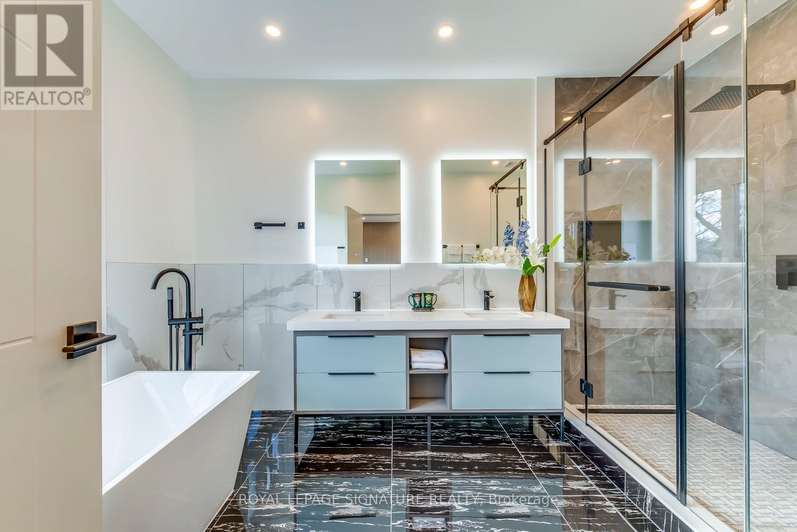 117 Holborne Avenue, Toronto, Ontario  M4C 2R3 - Photo 25 - E12553252