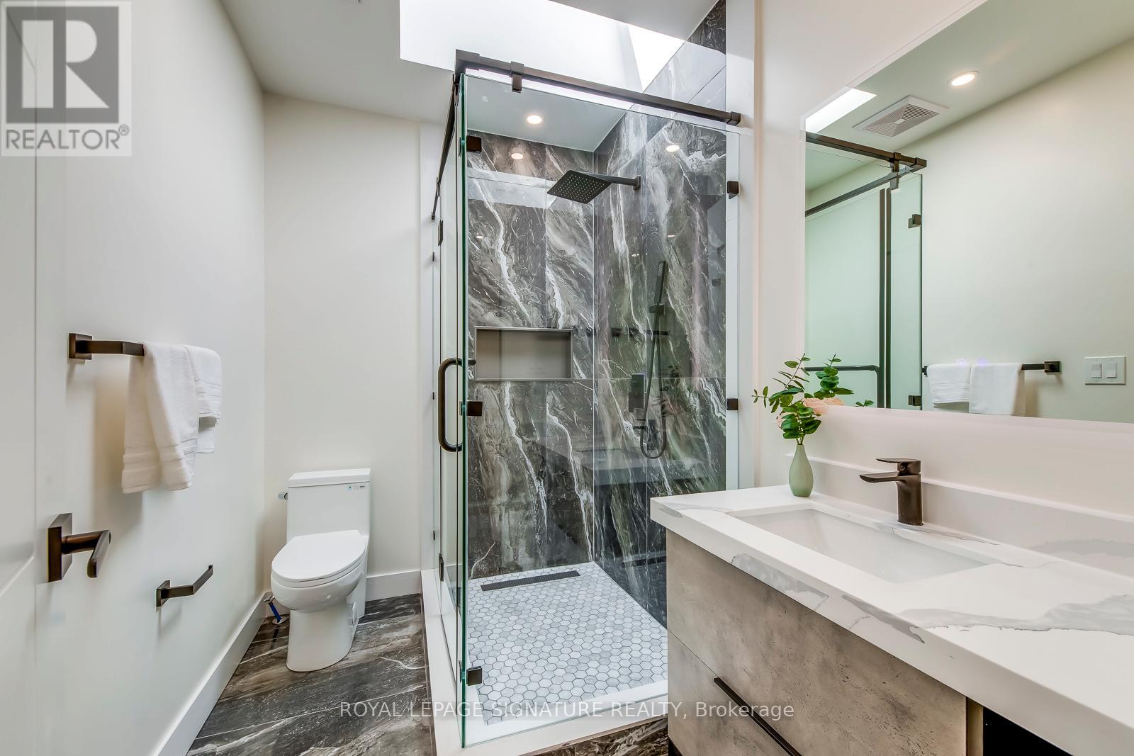 117 Holborne Avenue, Toronto, Ontario  M4C 2R3 - Photo 33 - E12553252