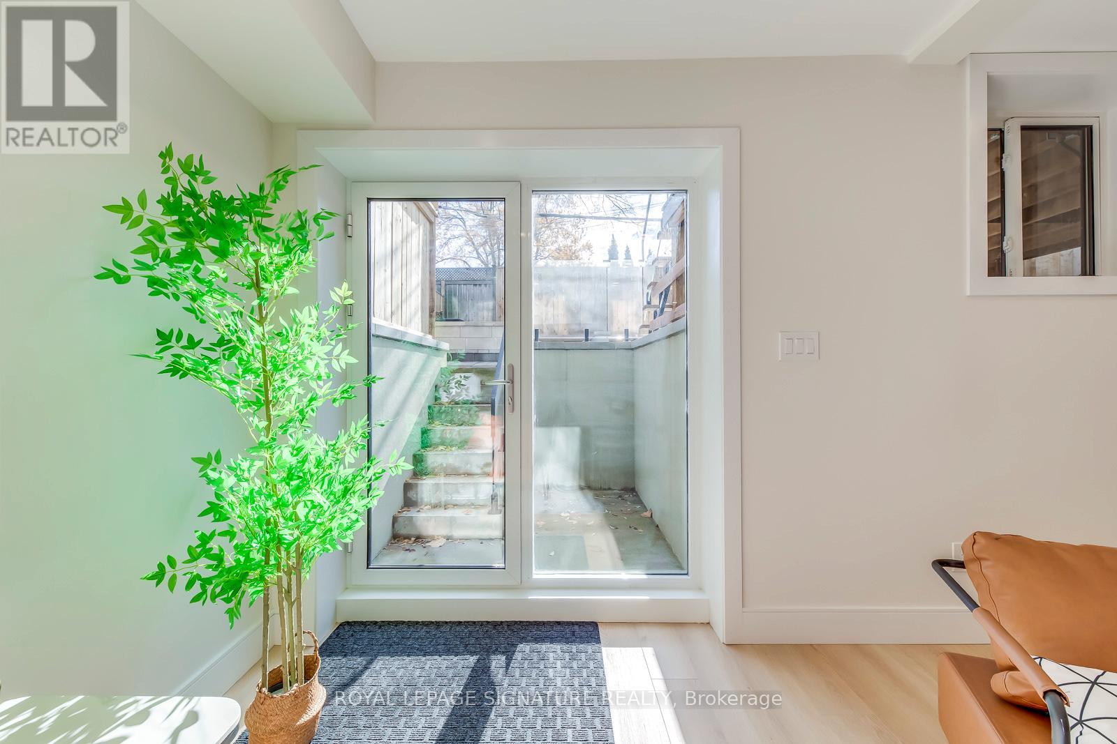 117 Holborne Avenue, Toronto, Ontario  M4C 2R3 - Photo 37 - E12553252