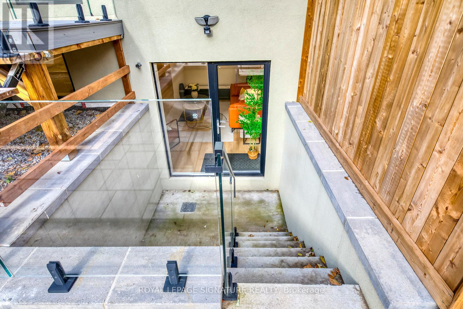 117 Holborne Avenue, Toronto, Ontario  M4C 2R3 - Photo 43 - E12553252