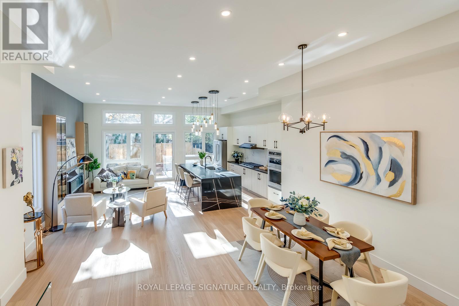 117 Holborne Avenue, Toronto, Ontario  M4C 2R3 - Photo 5 - E12553252