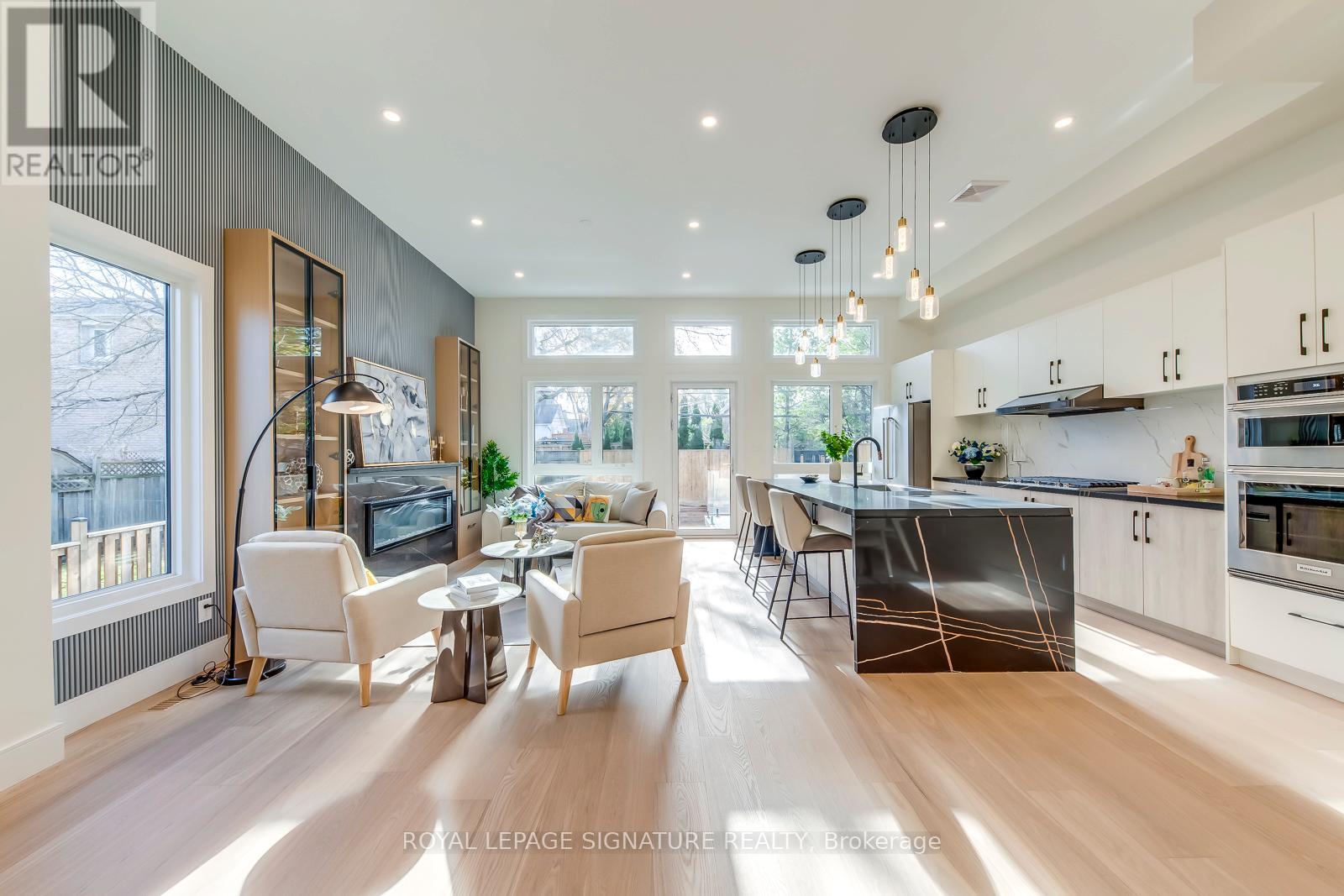 117 Holborne Avenue, Toronto, Ontario  M4C 2R3 - Photo 6 - E12553252