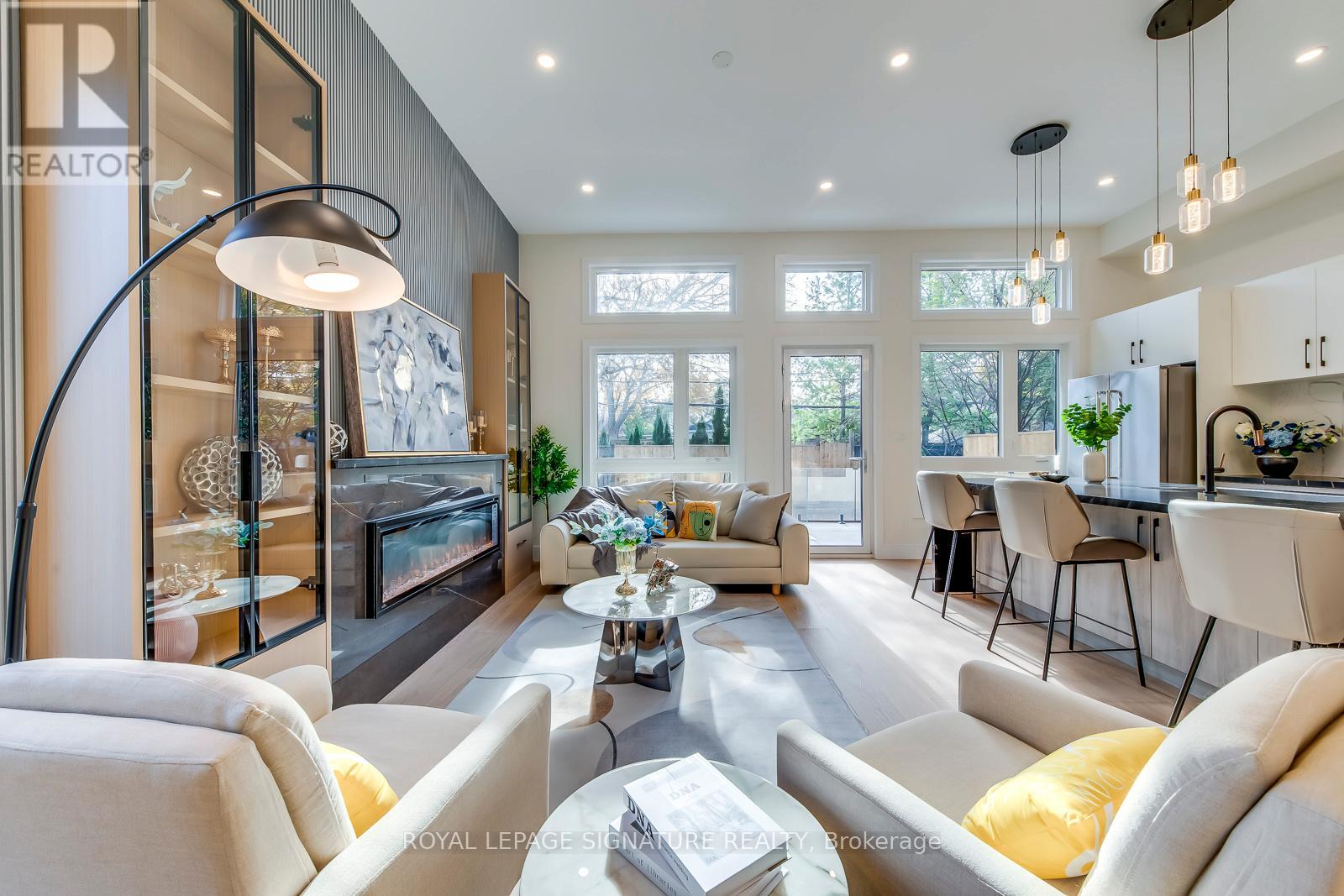 117 Holborne Avenue, Toronto, Ontario  M4C 2R3 - Photo 7 - E12553252