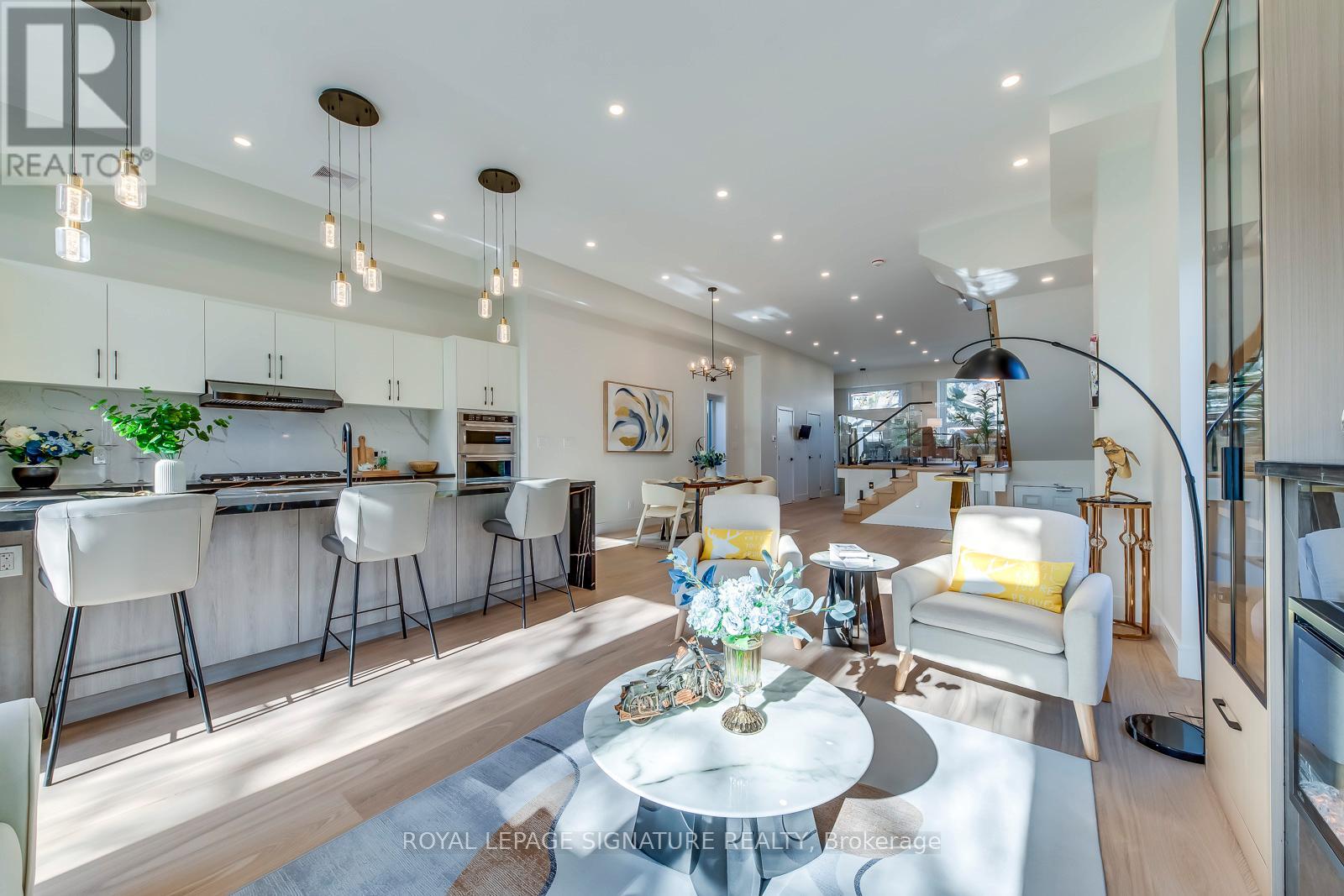 117 Holborne Avenue, Toronto, Ontario  M4C 2R3 - Photo 9 - E12553252