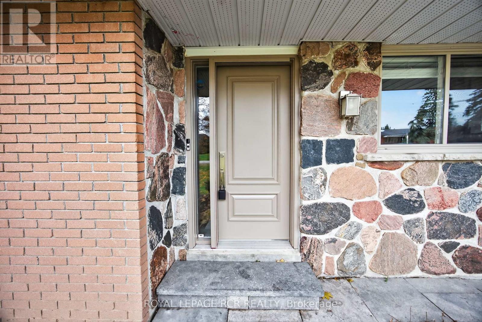 52 Elizabeth Drive, King, Ontario  L0G 1N0 - Photo 5 - N12553208