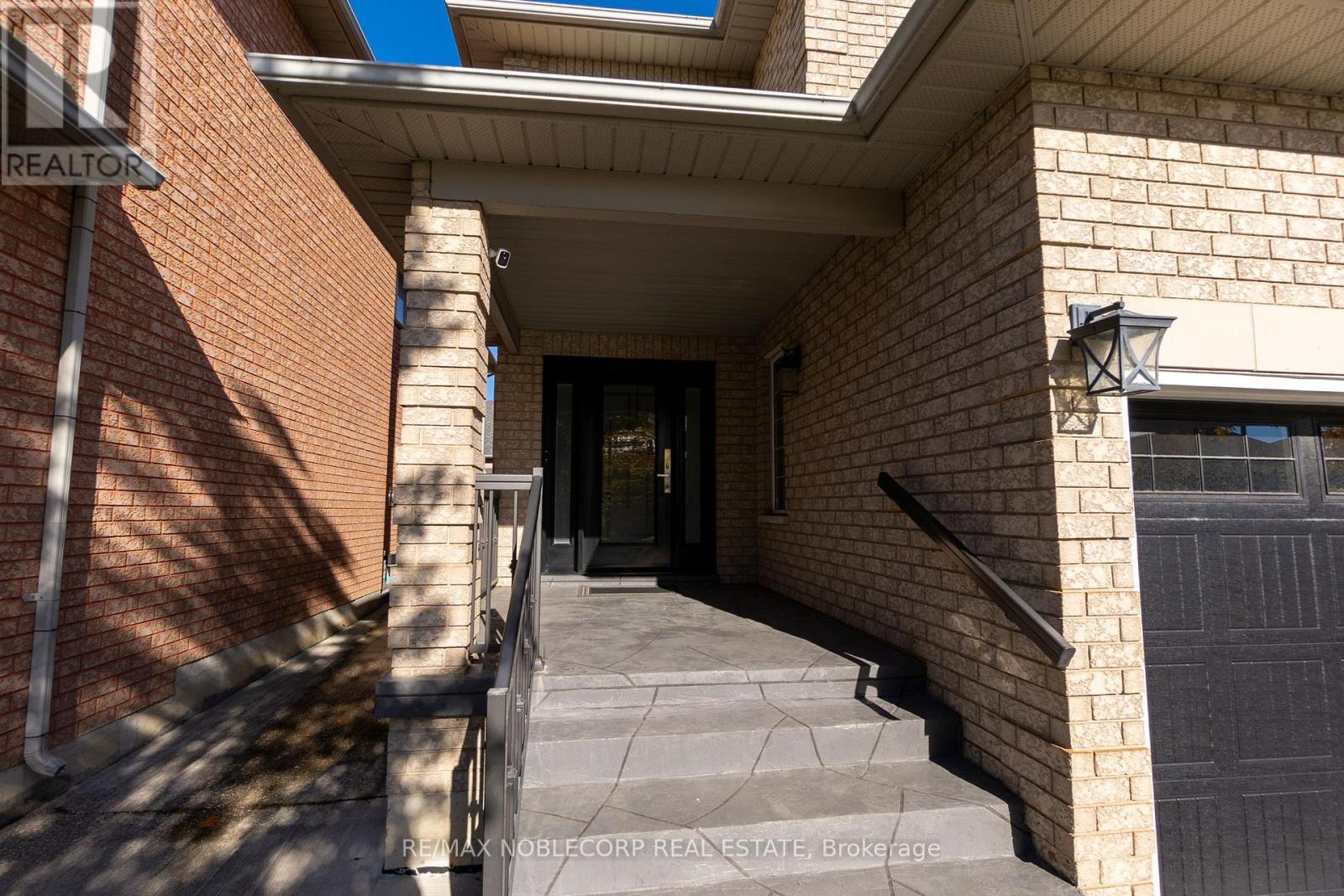 92 Water Garden Lane, Vaughan, Ontario  L4H 1N5 - Photo 3 - N12553256