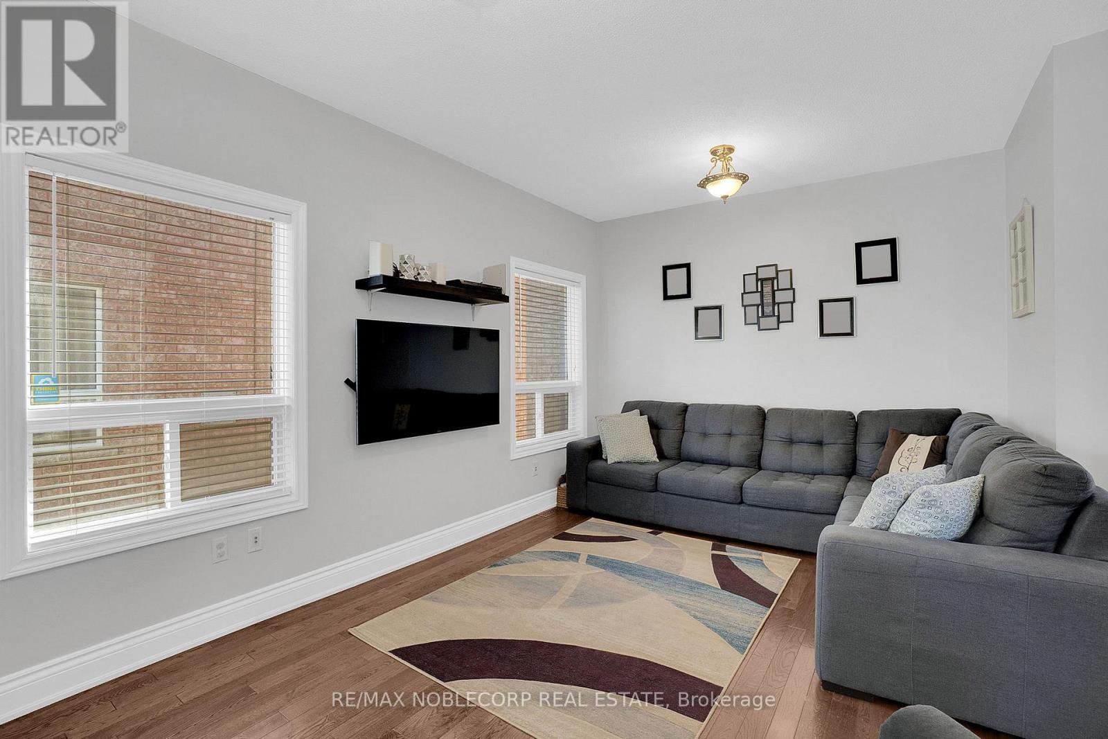 92 Water Garden Lane, Vaughan, Ontario  L4H 1N5 - Photo 6 - N12553256