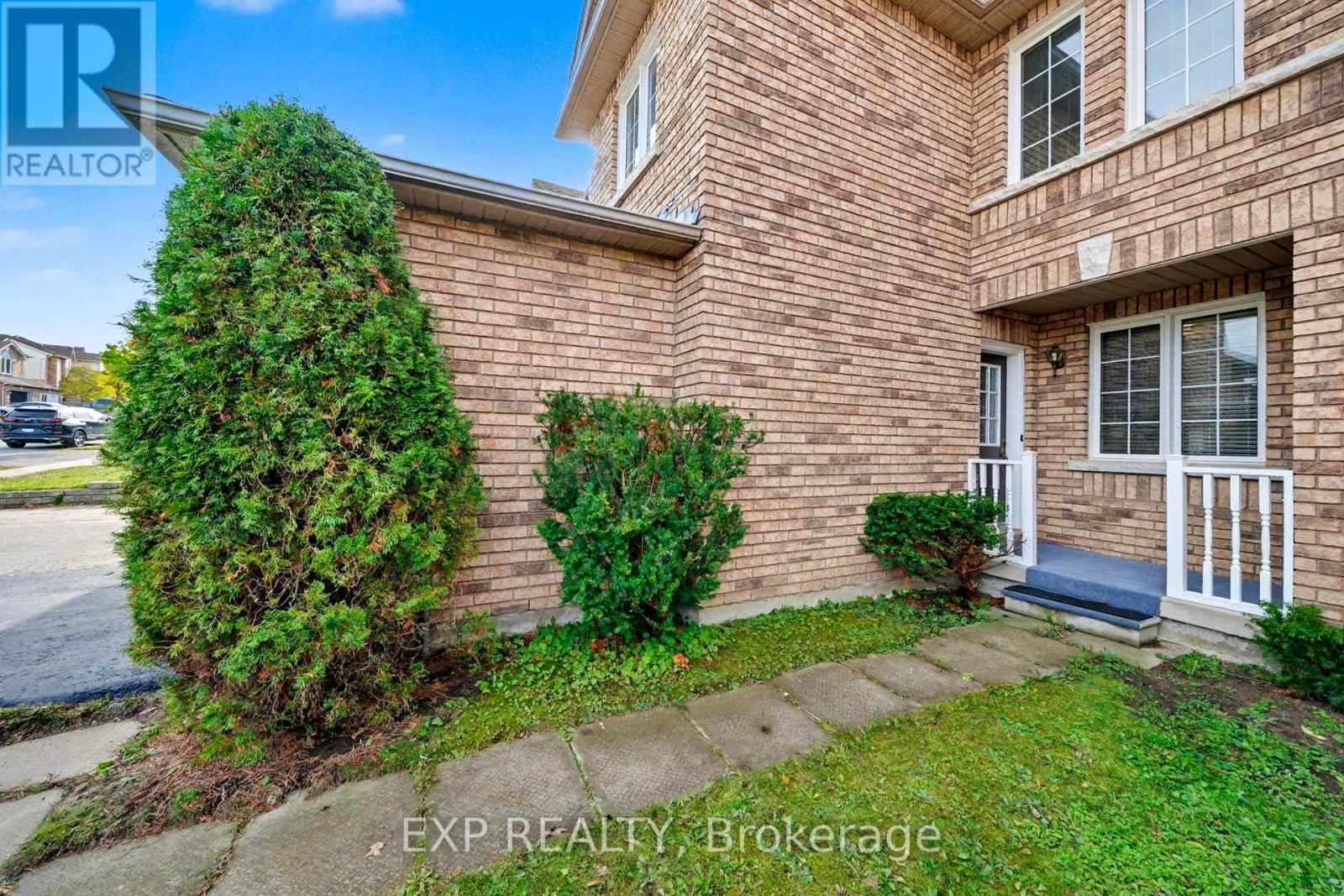 56 Hawthorne Crescent, Barrie, Ontario  L4N 9Y7 - Photo 3 - S12553246