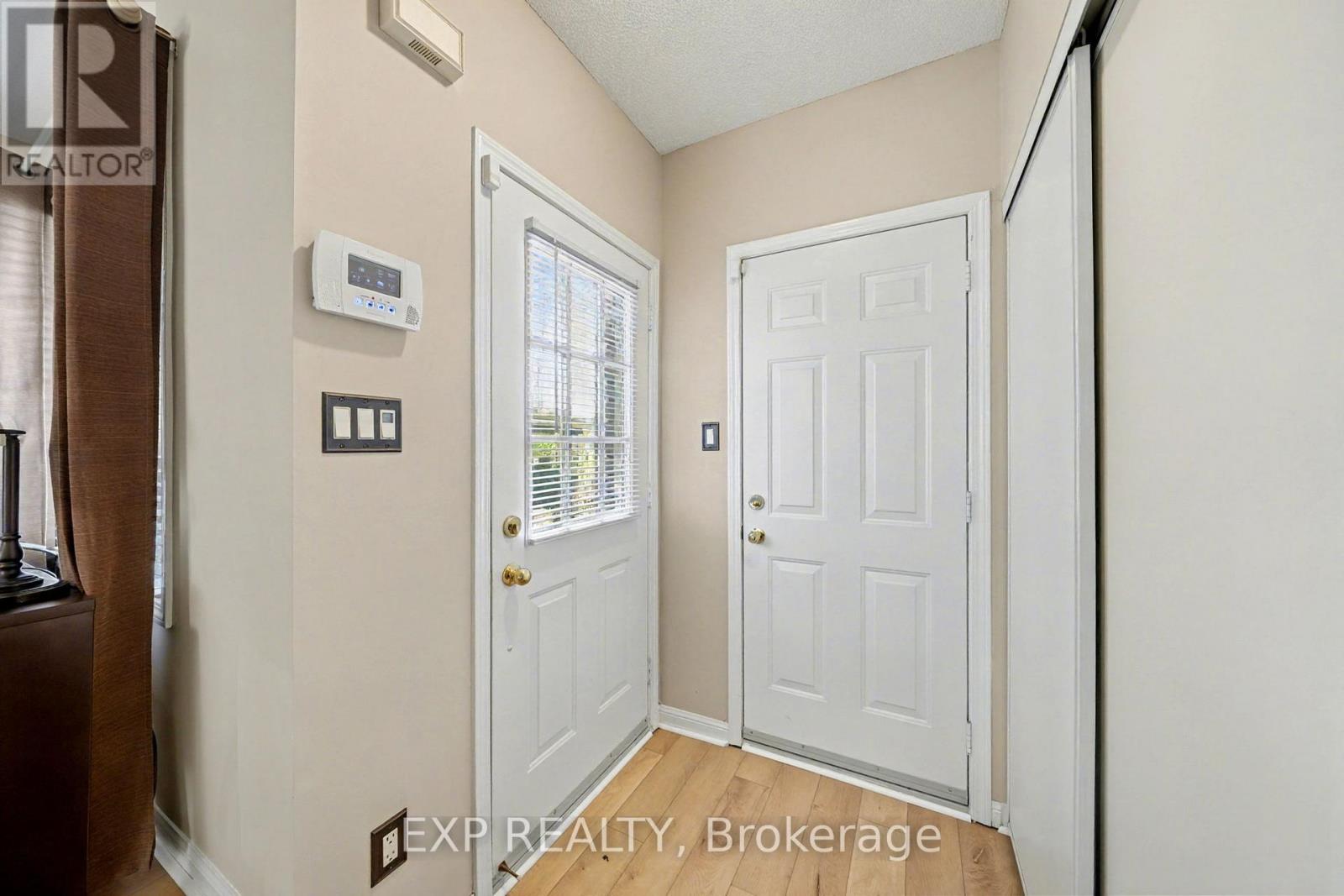 56 Hawthorne Crescent, Barrie, Ontario  L4N 9Y7 - Photo 5 - S12553246