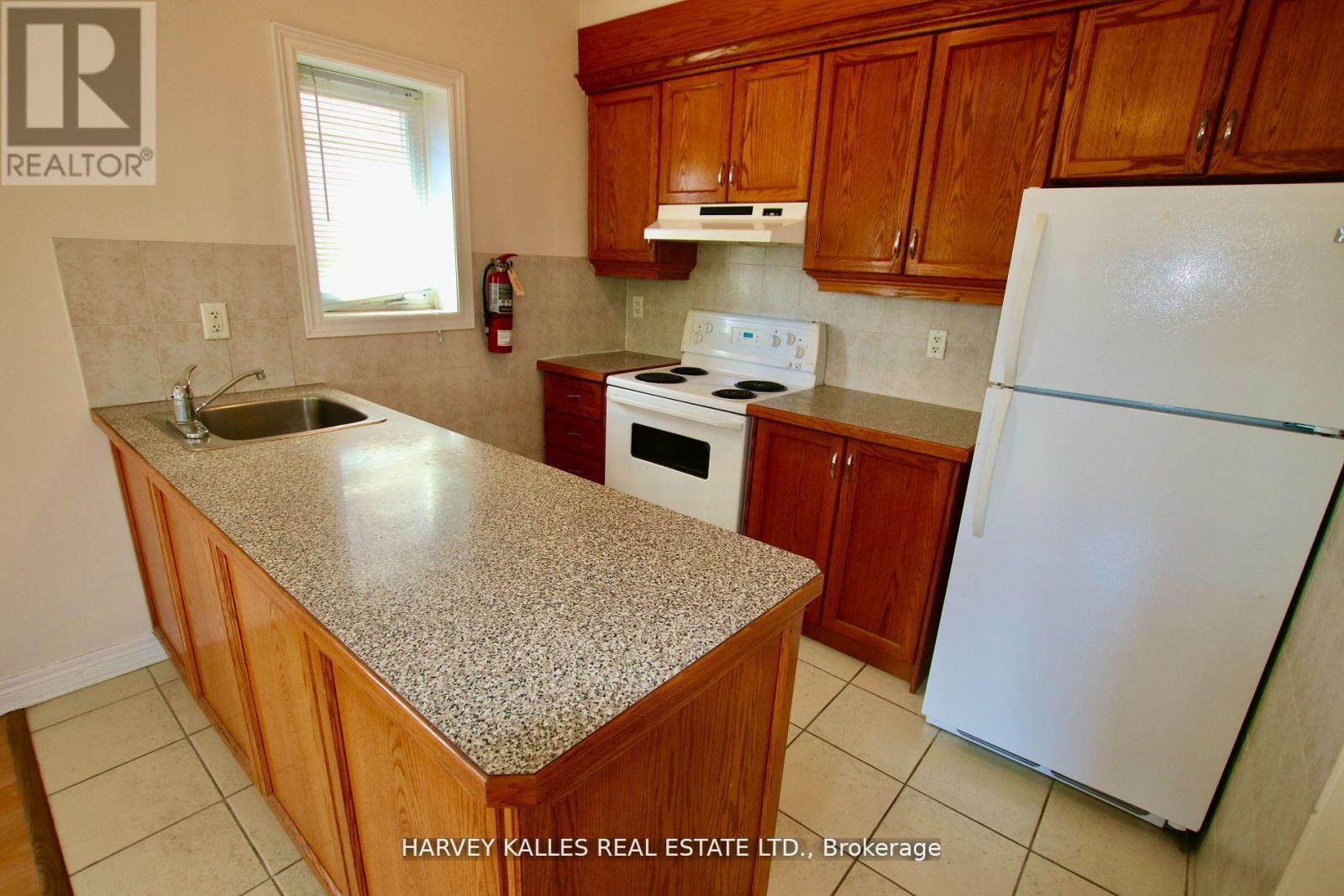 2 - 775 Ossington Avenue, Toronto, Ontario  M6G 3T8 - Photo 3 - W12553234