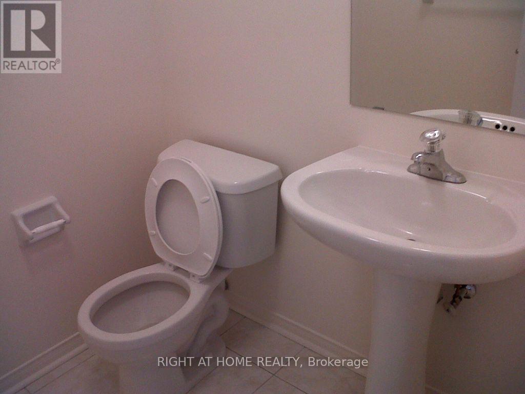 361 Aspendale Crescent, Mississauga, Ontario  L5W 0E7 - Photo 9 - W12553244