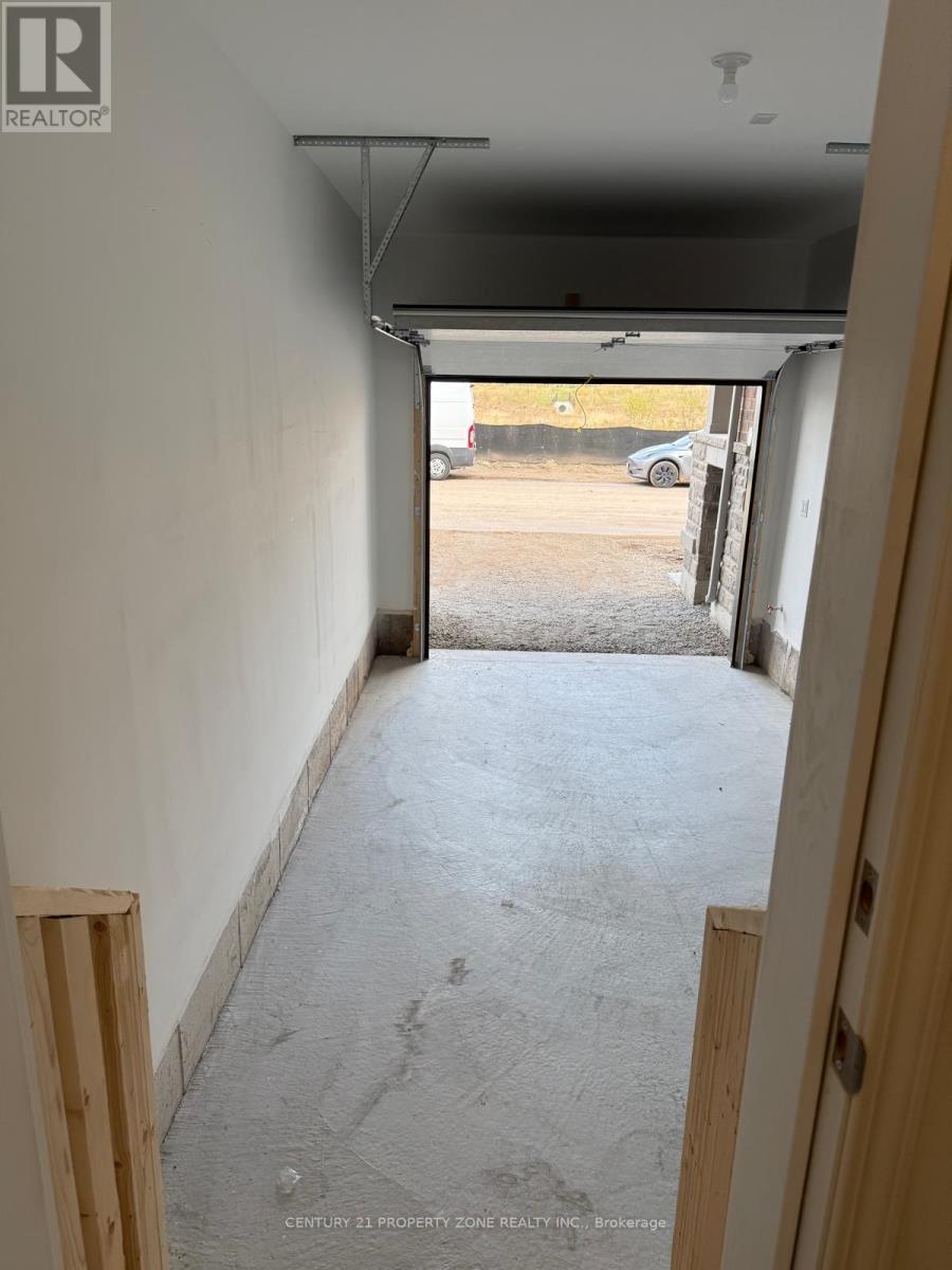 29 Yellow Rail Crescent, Brampton, Ontario  L7A 0B5 - Photo 10 - W12553258