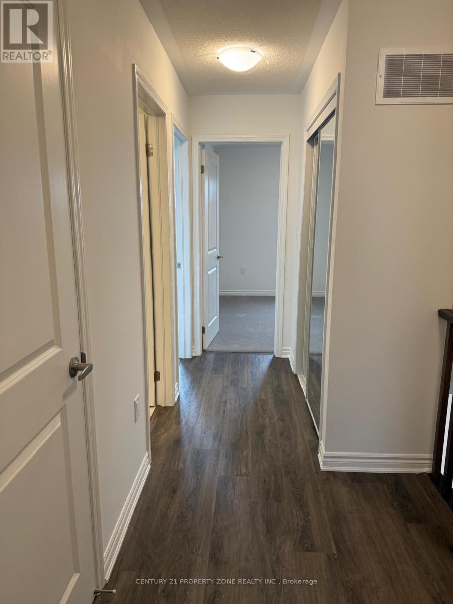 29 Yellow Rail Crescent, Brampton, Ontario  L7A 0B5 - Photo 2 - W12553258