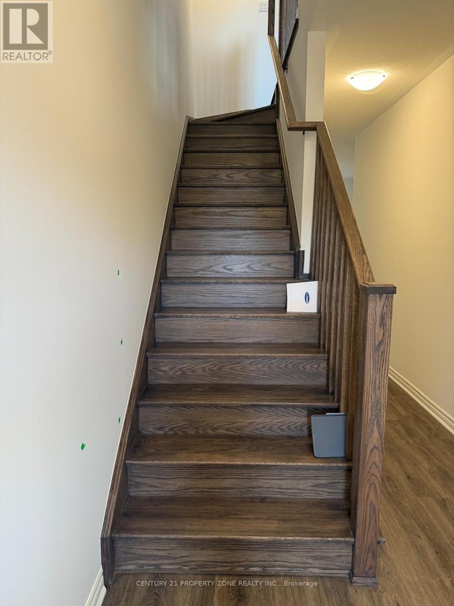 29 Yellow Rail Crescent, Brampton, Ontario  L7A 0B5 - Photo 9 - W12553258