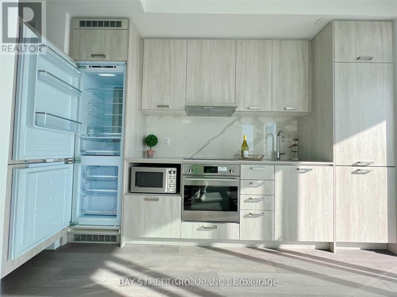 1709 - 10 Honeycrisp Crescent, Vaughan, Ontario  L4K 0M7 - Photo 4 - N12433018