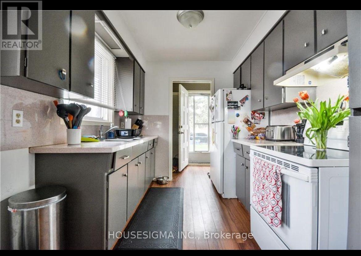 124 Dorchester Boulevard, St. Catharines, Ontario  L2M 6B9 - Photo 3 - X12553240