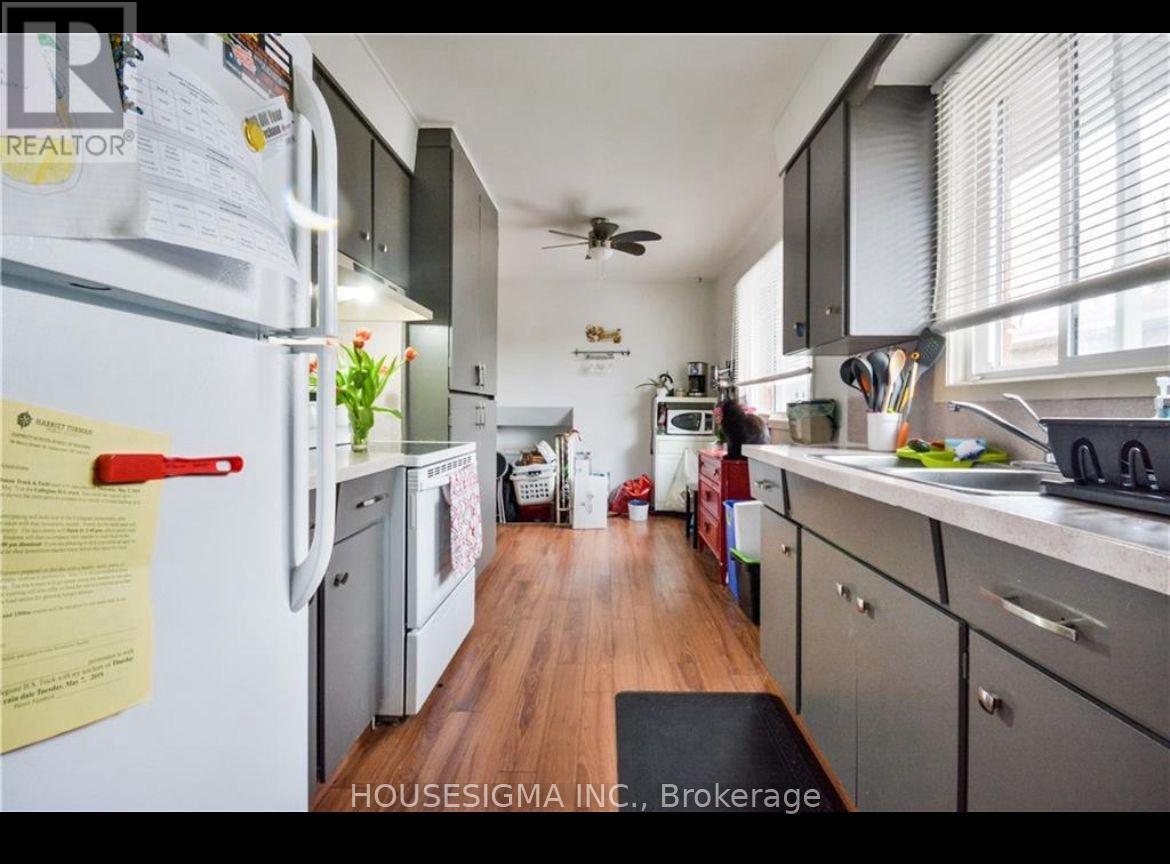 124 Dorchester Boulevard, St. Catharines, Ontario  L2M 6B9 - Photo 4 - X12553240