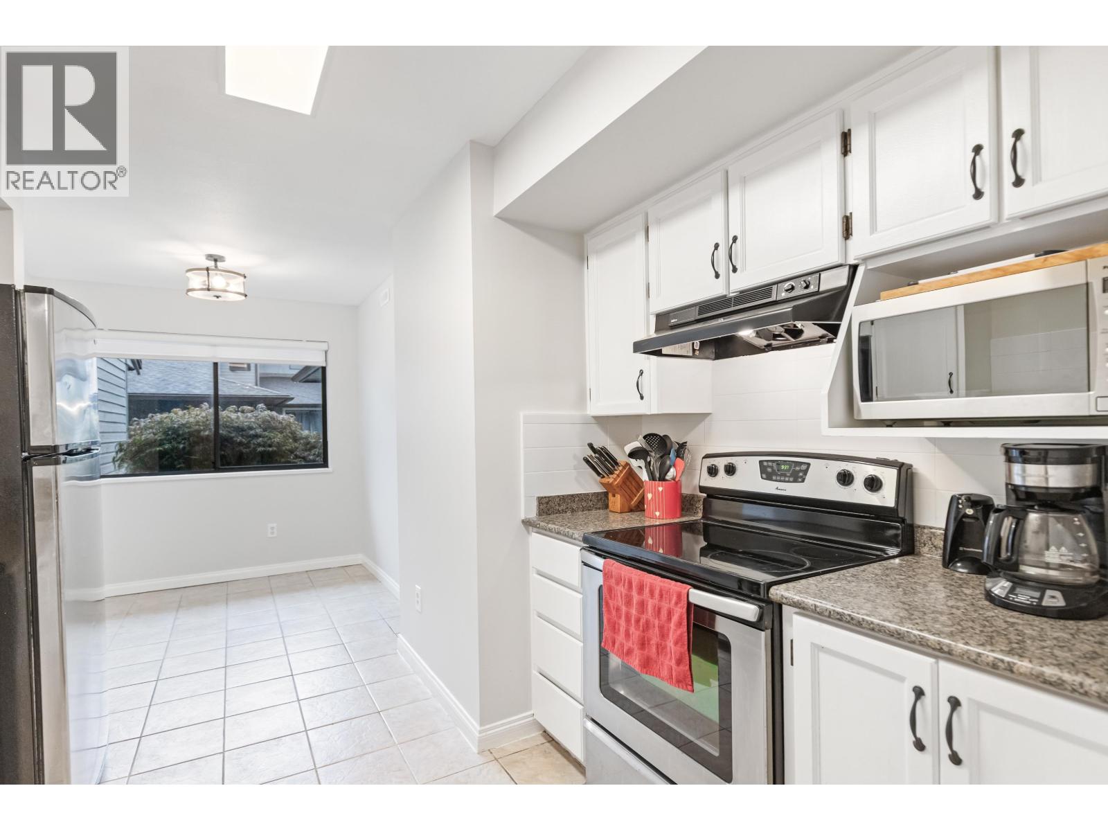 12 20681 Thorne Avenue, Maple Ridge, British Columbia  V2X 8G2 - Photo 2 - R3068077