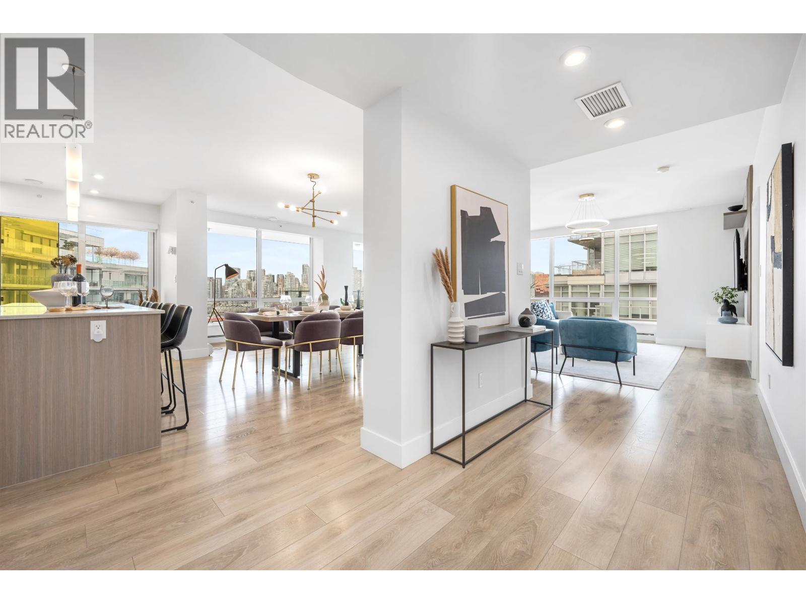 1801 1788 Columbia Street, Vancouver, British Columbia  V5Y 0L7 - Photo 2 - R3068081