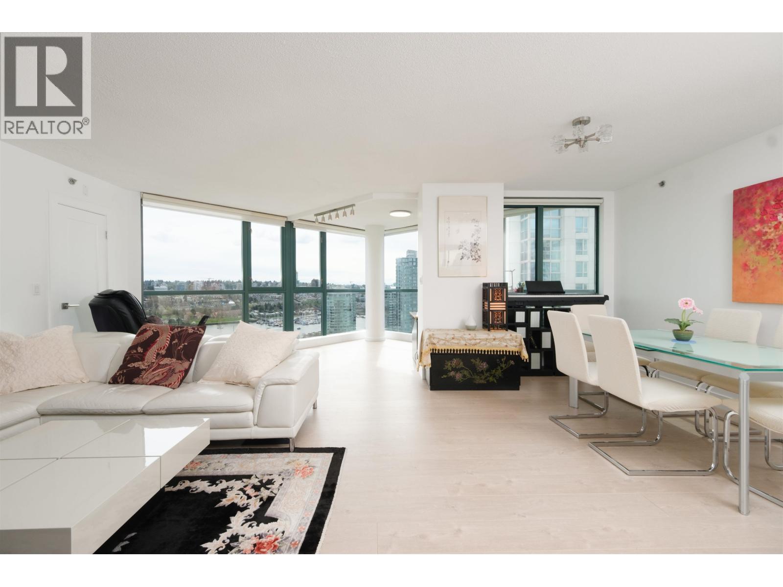 2202 289 Drake Street, Vancouver, British Columbia  V6B 5Z5 - Photo 2 - R3068096