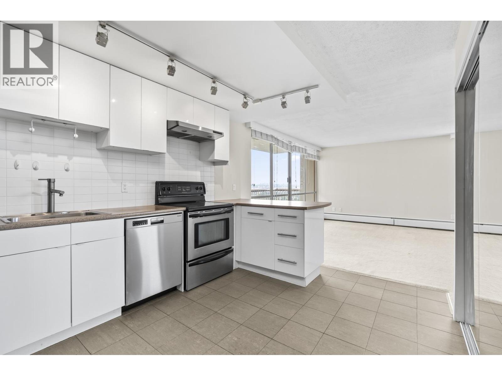 1610 2016 FULLERTON AVENUE, North Vancouver, British Columbia