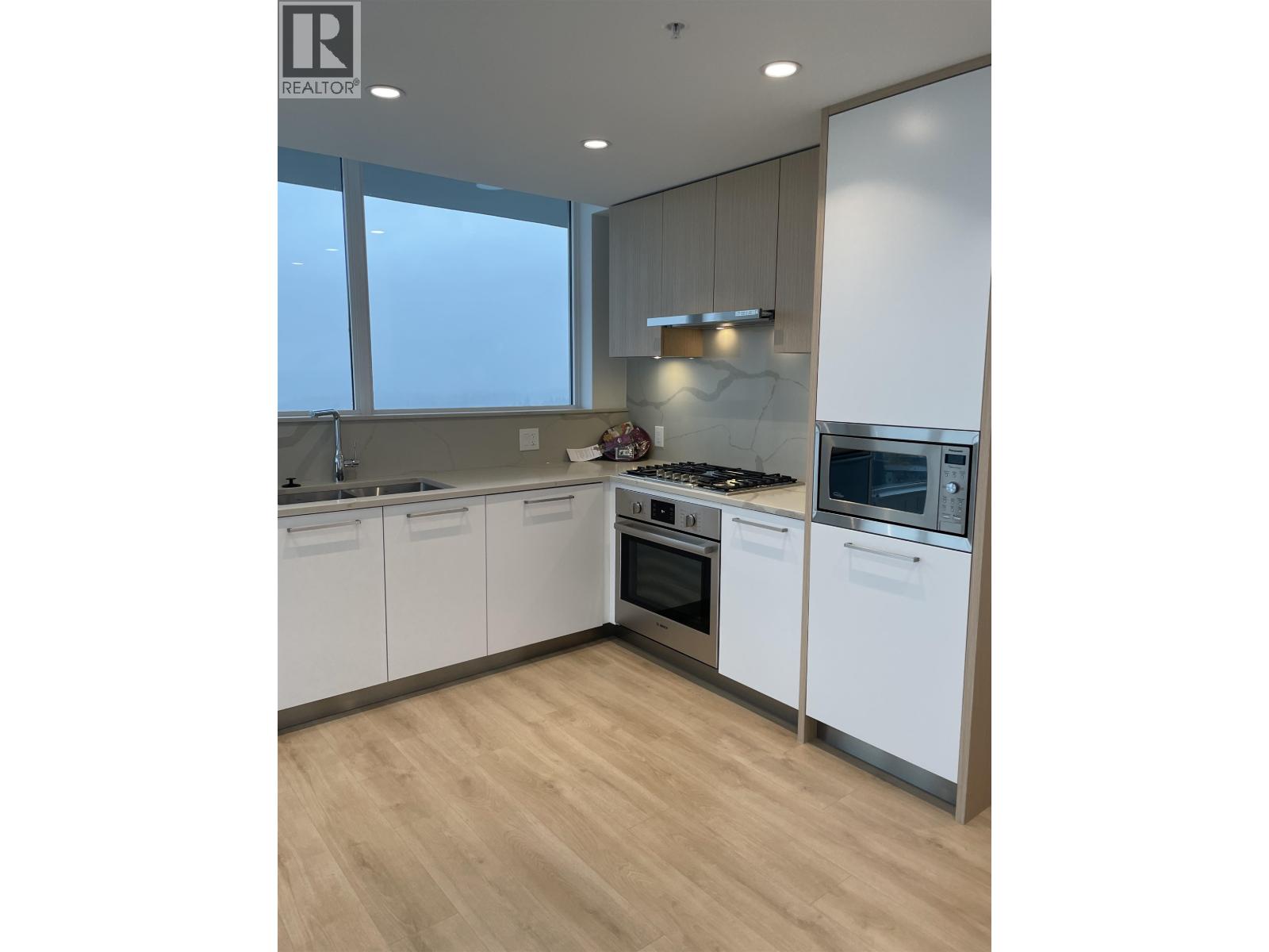 1609 567 Clarke Road, Coquitlam, British Columbia  V3J 0K7 - Photo 2 - R3068100