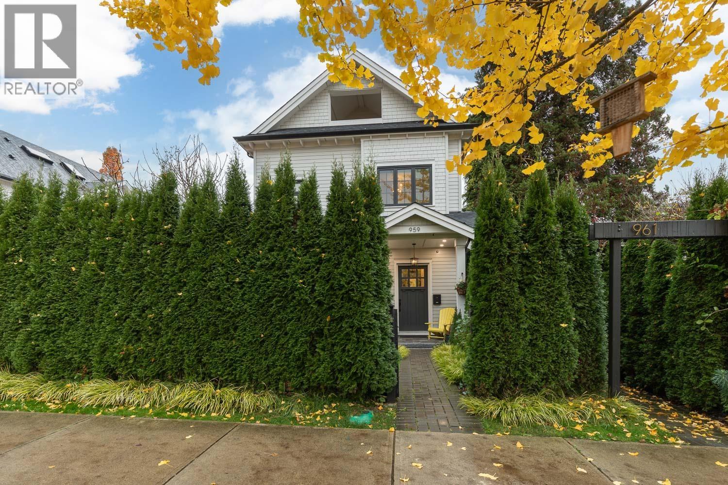 959 E 13th Avenue, Vancouver, British Columbia  V5T 2L7 - Photo 2 - R3068102