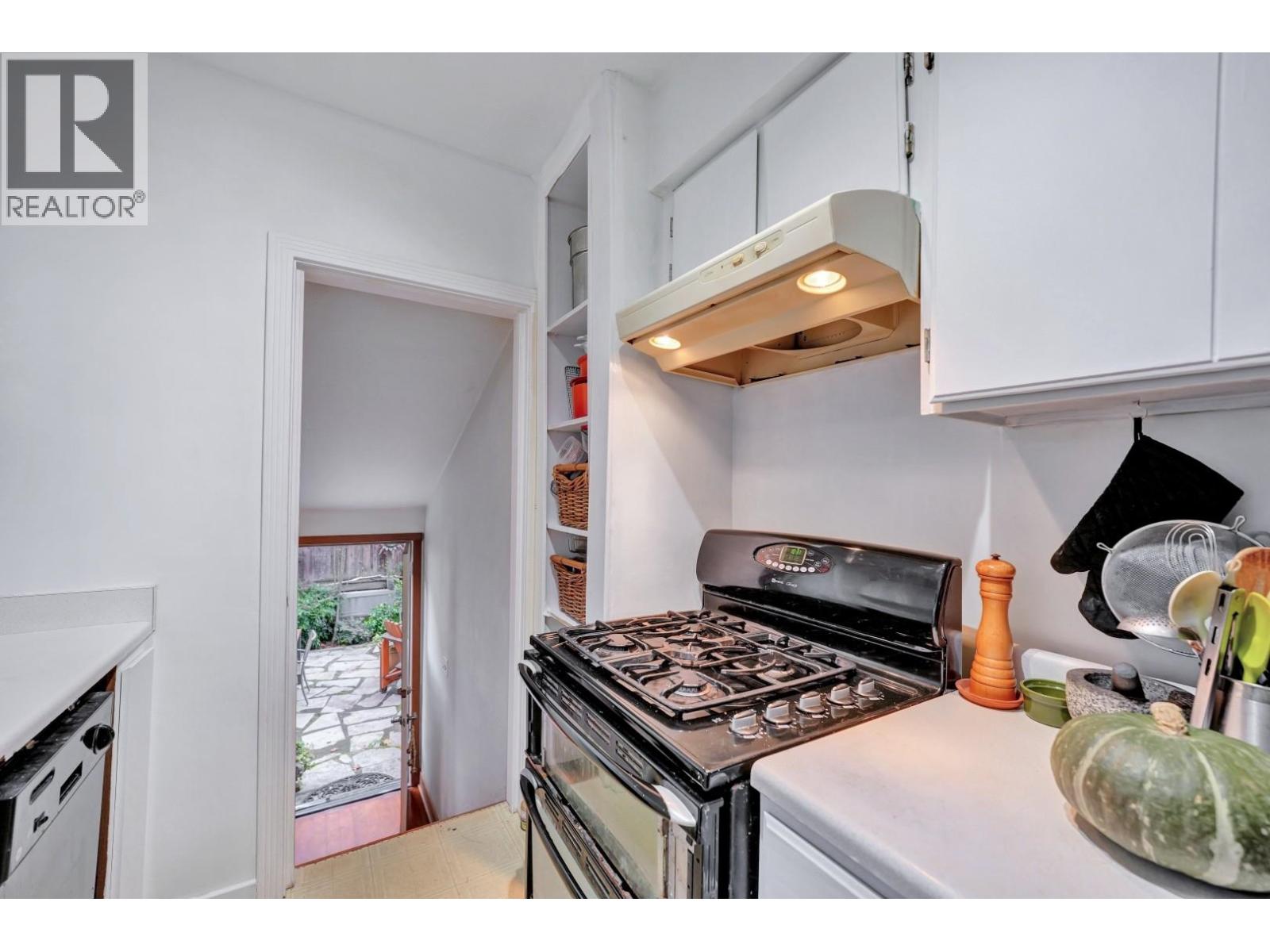 2303 W 3rd Avenue, Vancouver, British Columbia  V6K 1L6 - Photo 11 - R3068103