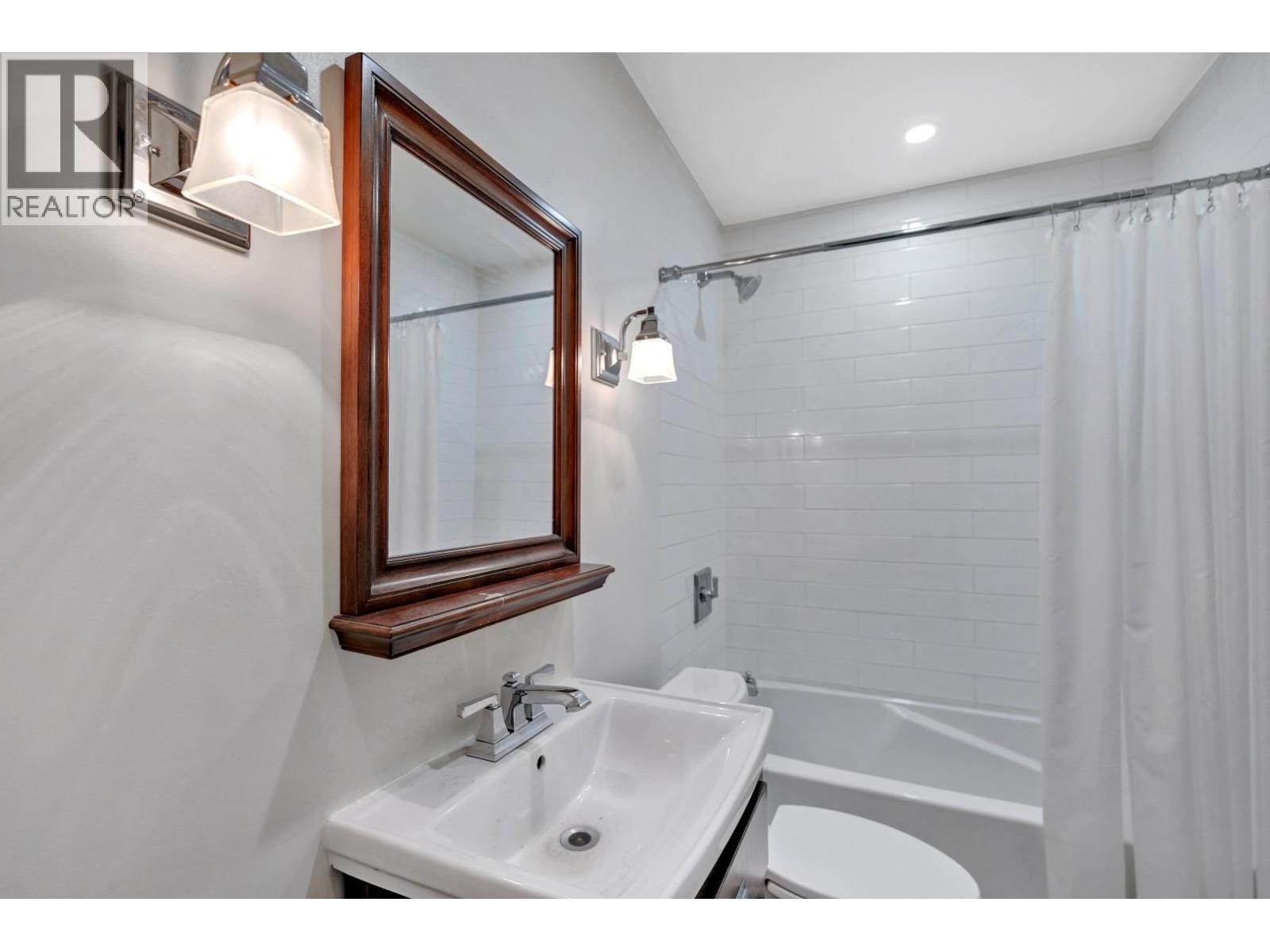 2303 W 3rd Avenue, Vancouver, British Columbia  V6K 1L6 - Photo 14 - R3068103