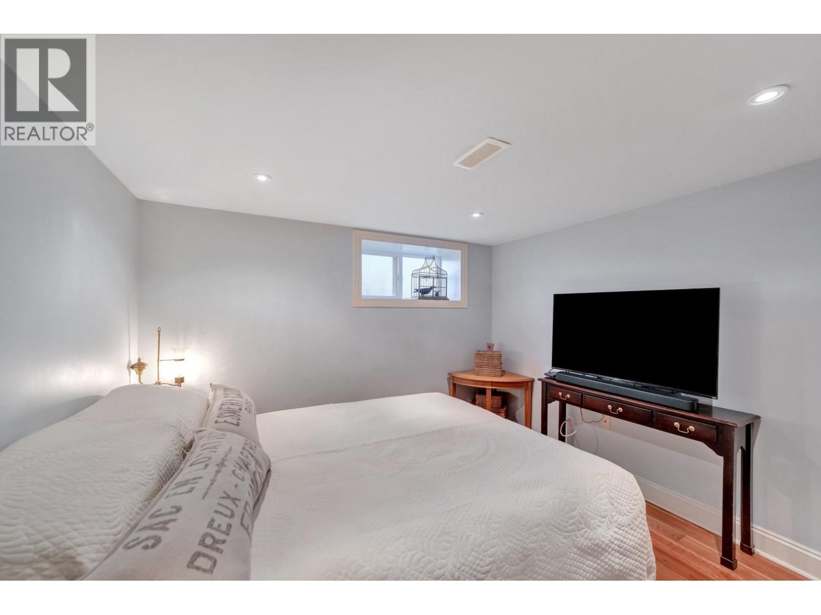 2303 W 3rd Avenue, Vancouver, British Columbia  V6K 1L6 - Photo 27 - R3068103