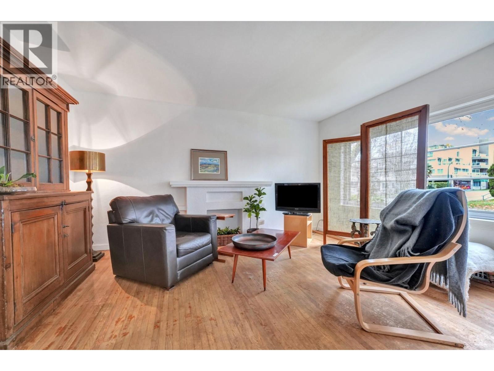 2303 W 3rd Avenue, Vancouver, British Columbia  V6K 1L6 - Photo 7 - R3068103