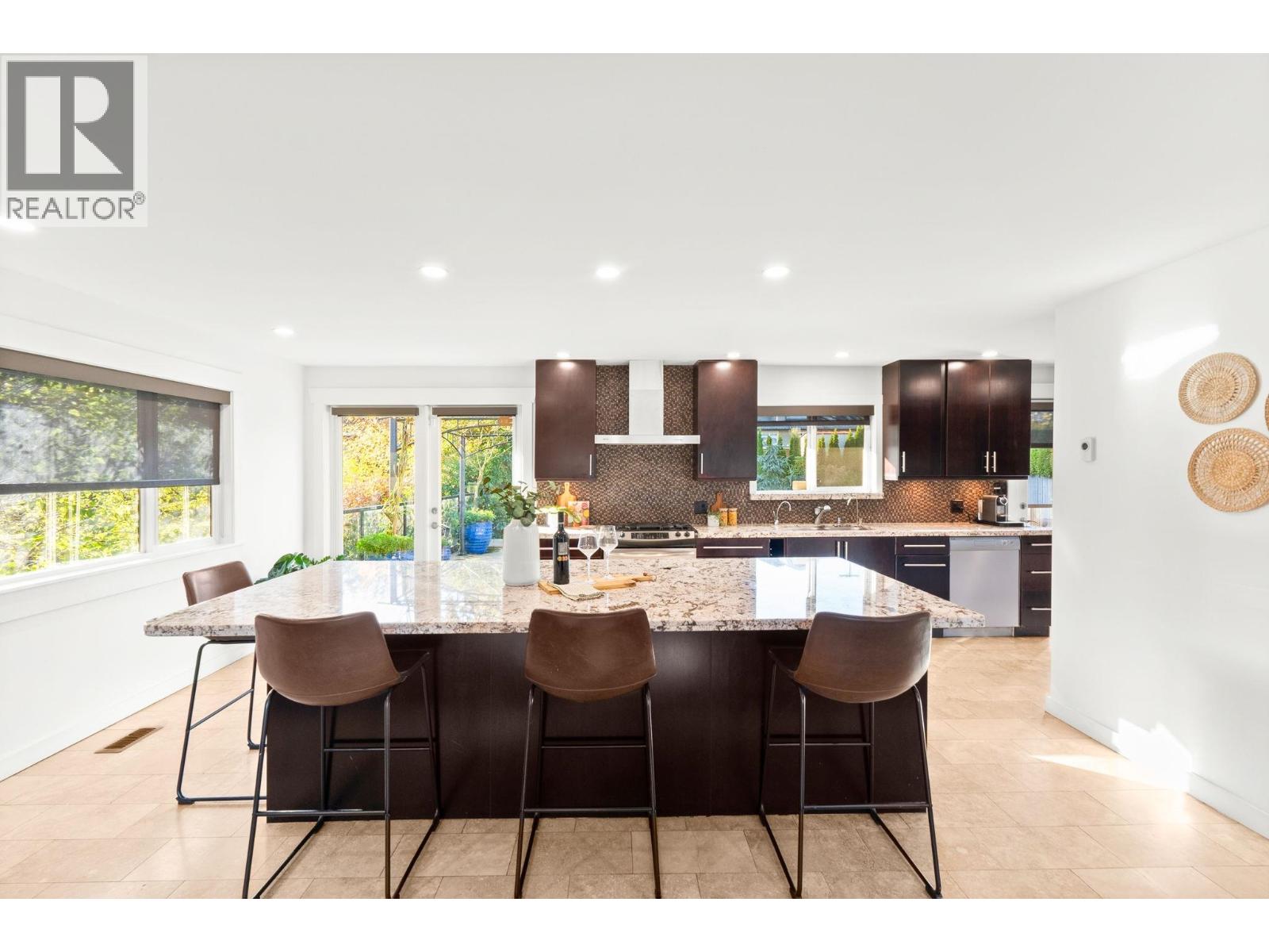 463 Beachview Drive, North Vancouver, British Columbia  V7G 1P5 - Photo 11 - R3068095