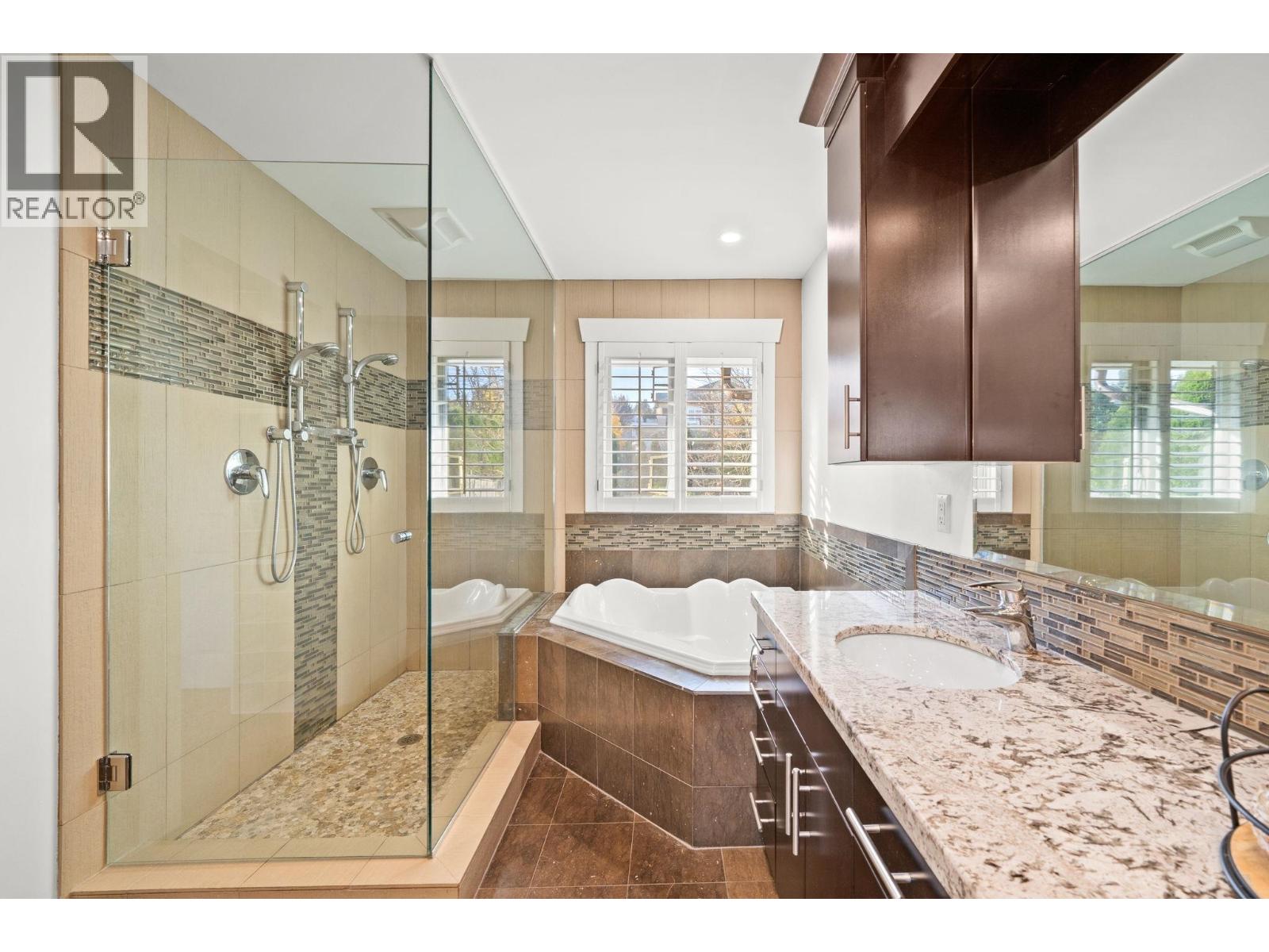 463 Beachview Drive, North Vancouver, British Columbia  V7G 1P5 - Photo 19 - R3068095