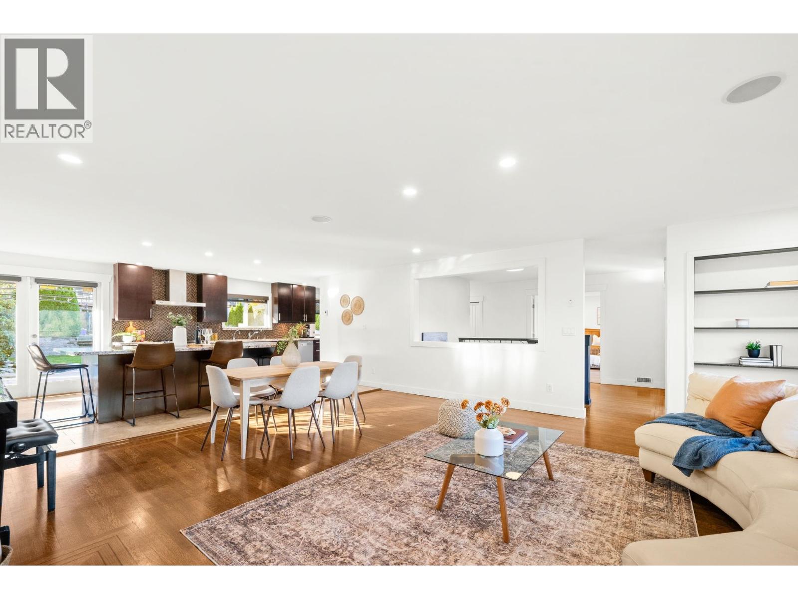 463 Beachview Drive, North Vancouver, British Columbia  V7G 1P5 - Photo 8 - R3068095