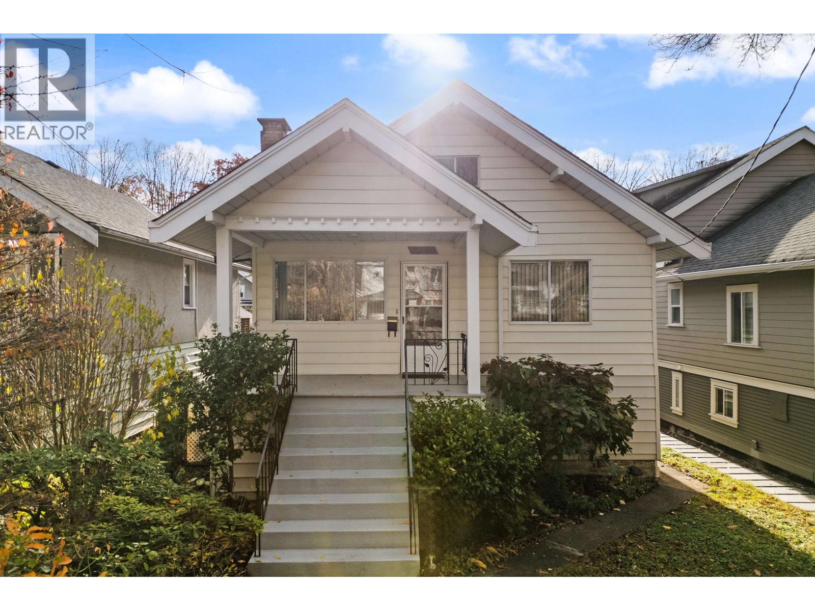 2240 E 6th Avenue, Vancouver, British Columbia  V5N 1R1 - Photo 1 - R3068108