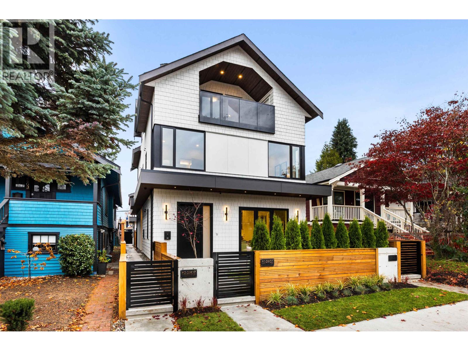 1 2607 DUNDAS STREET, Vancouver, British Columbia