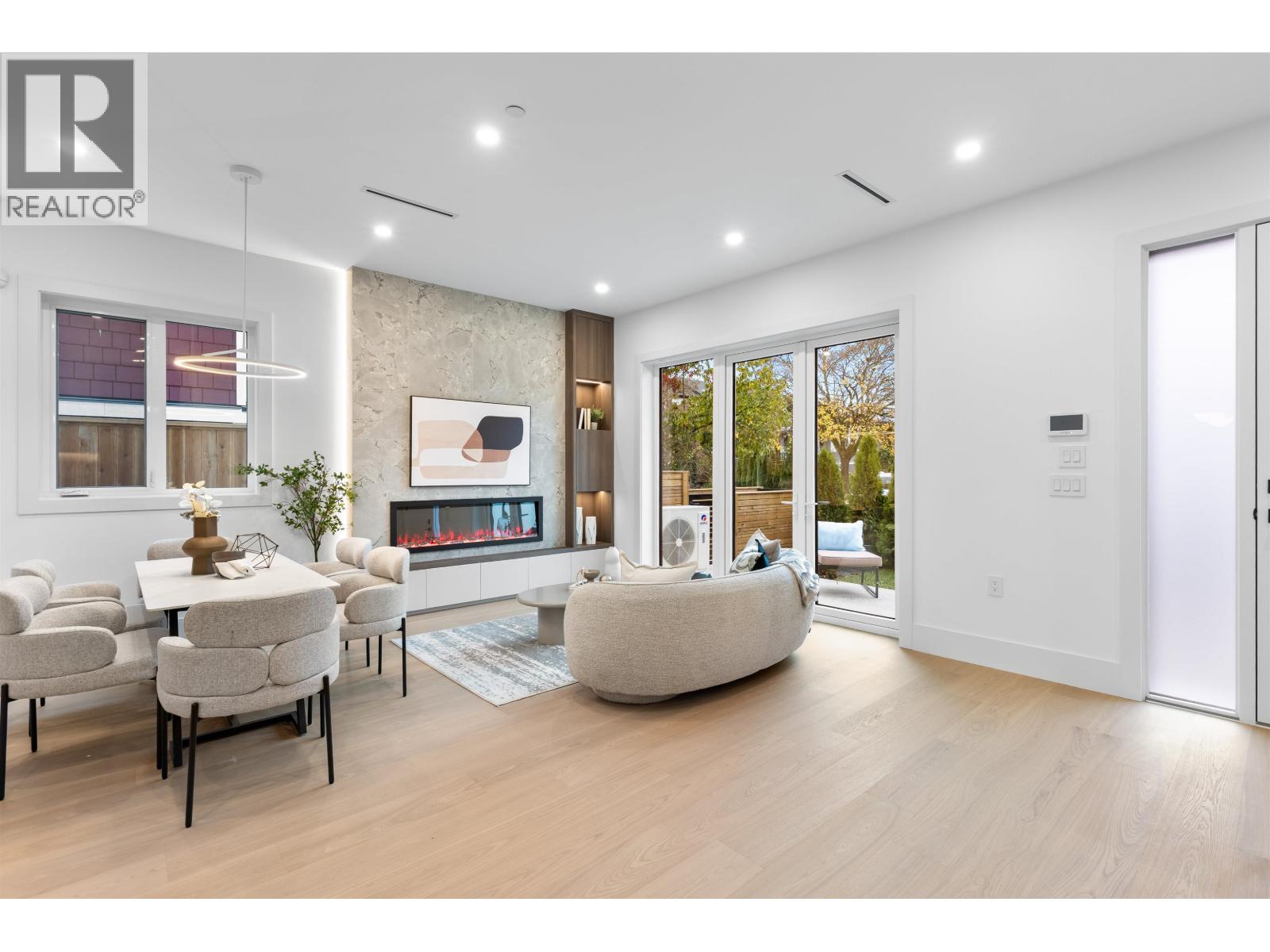 1 2607 Dundas Street, Vancouver, British Columbia  V5K 1R1 - Photo 3 - R3067370