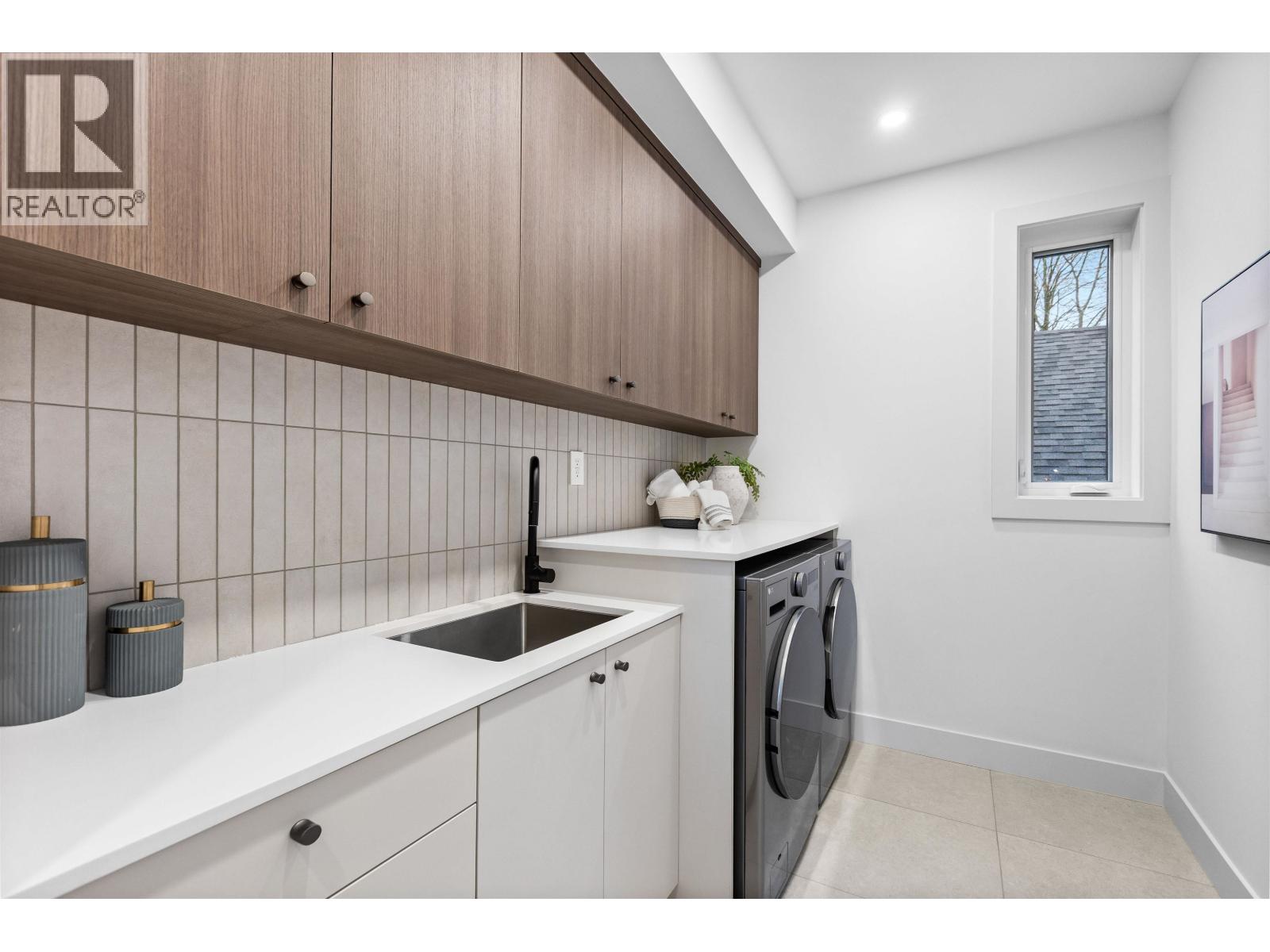 1 2607 Dundas Street, Vancouver, British Columbia  V5K 1R1 - Photo 11 - R3067370