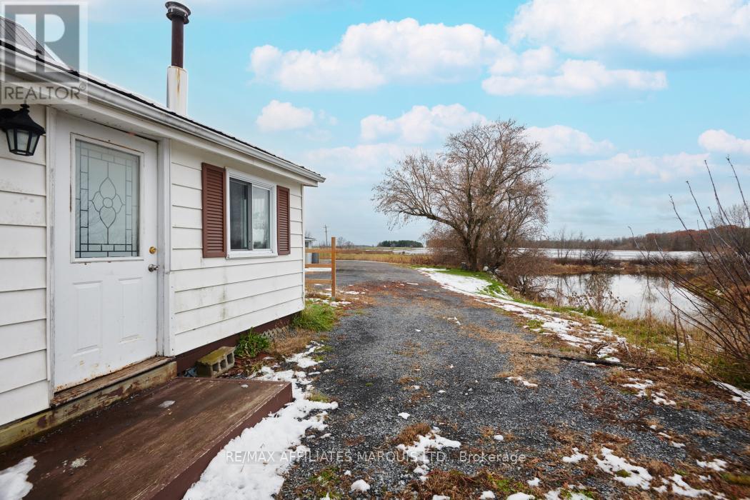 4872 Nine Mile Road, South Glengarry, Ontario K0C 1S0 - Photo 3 - X12553312