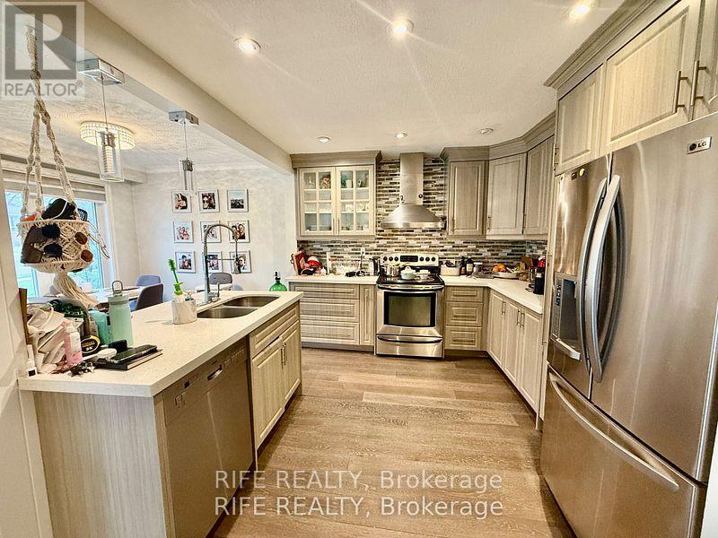 38 Aurora Heights Drive, Aurora, Ontario  L4G 2W7 - Photo 2 - N12553292