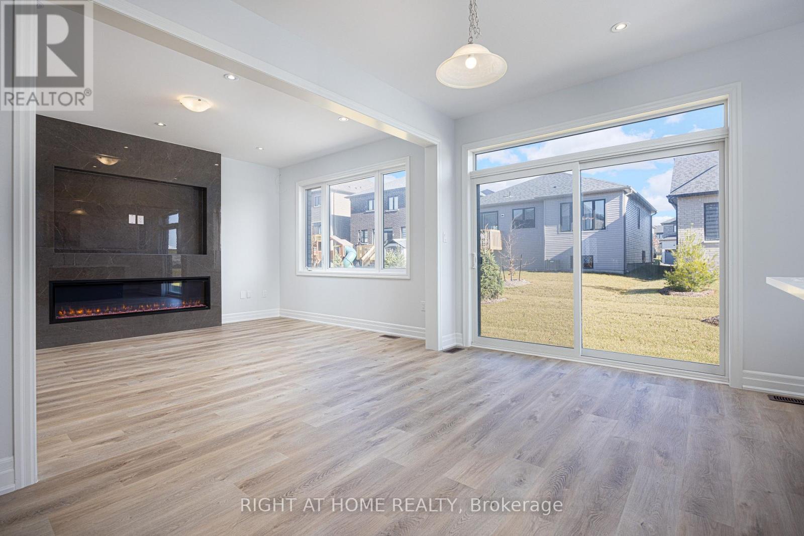 8 Nicort Road, Wasaga Beach, Ontario  L9Z 0N4 - Photo 3 - S12553270