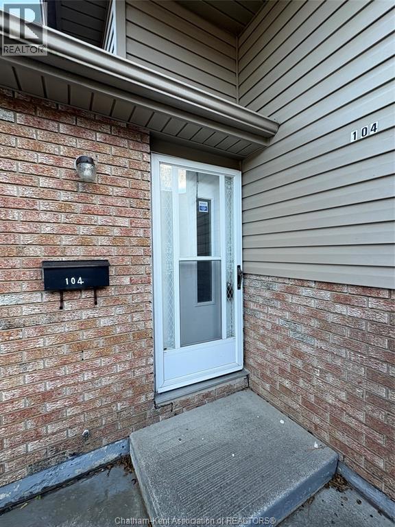104 Randolf Crescent, Chatham, Ontario  N7M 5Y1 - Photo 2 - 25025640
