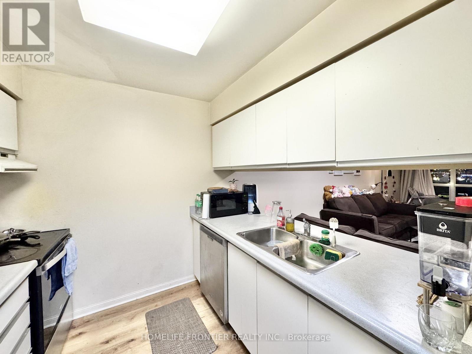 909 - 12 Laurelcrest Street, Brampton, Ontario L6S 5Y4 - Photo 6 - W12547620