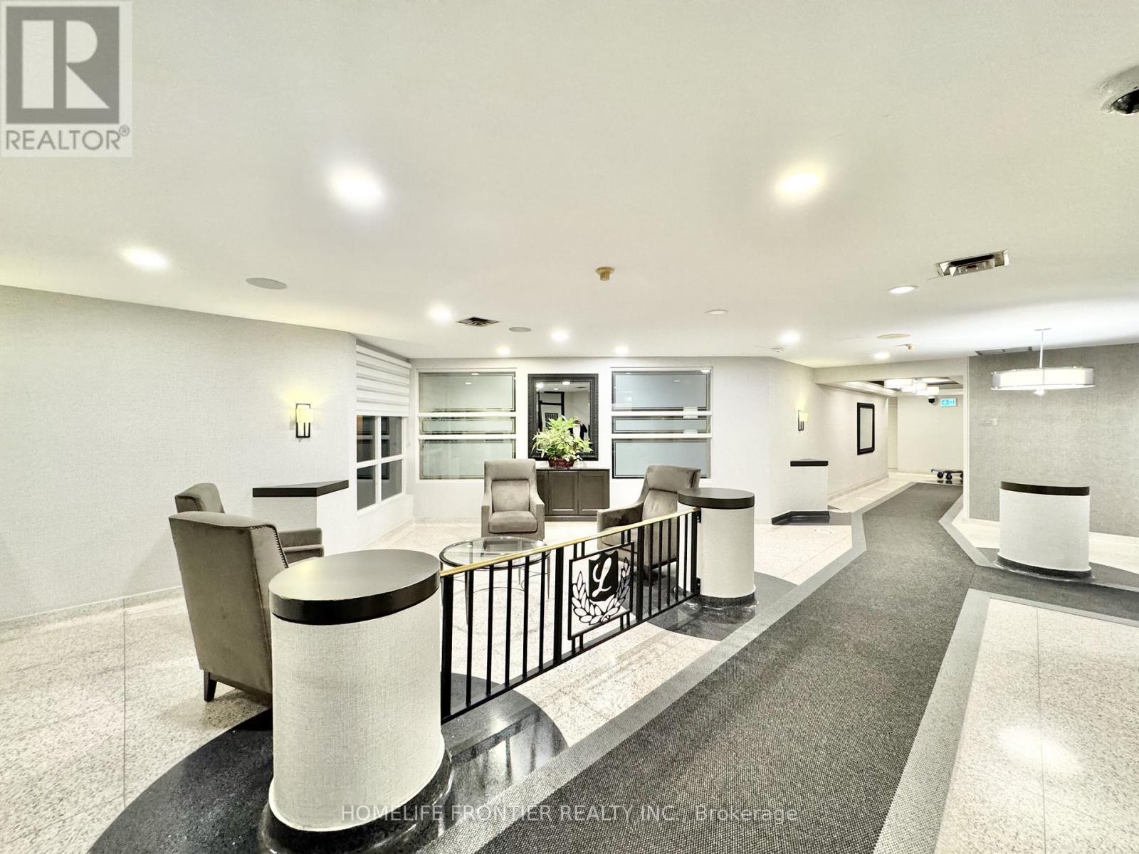 909 - 12 Laurelcrest Street, Brampton, Ontario L6S 5Y4 - Photo 4 - W12547620