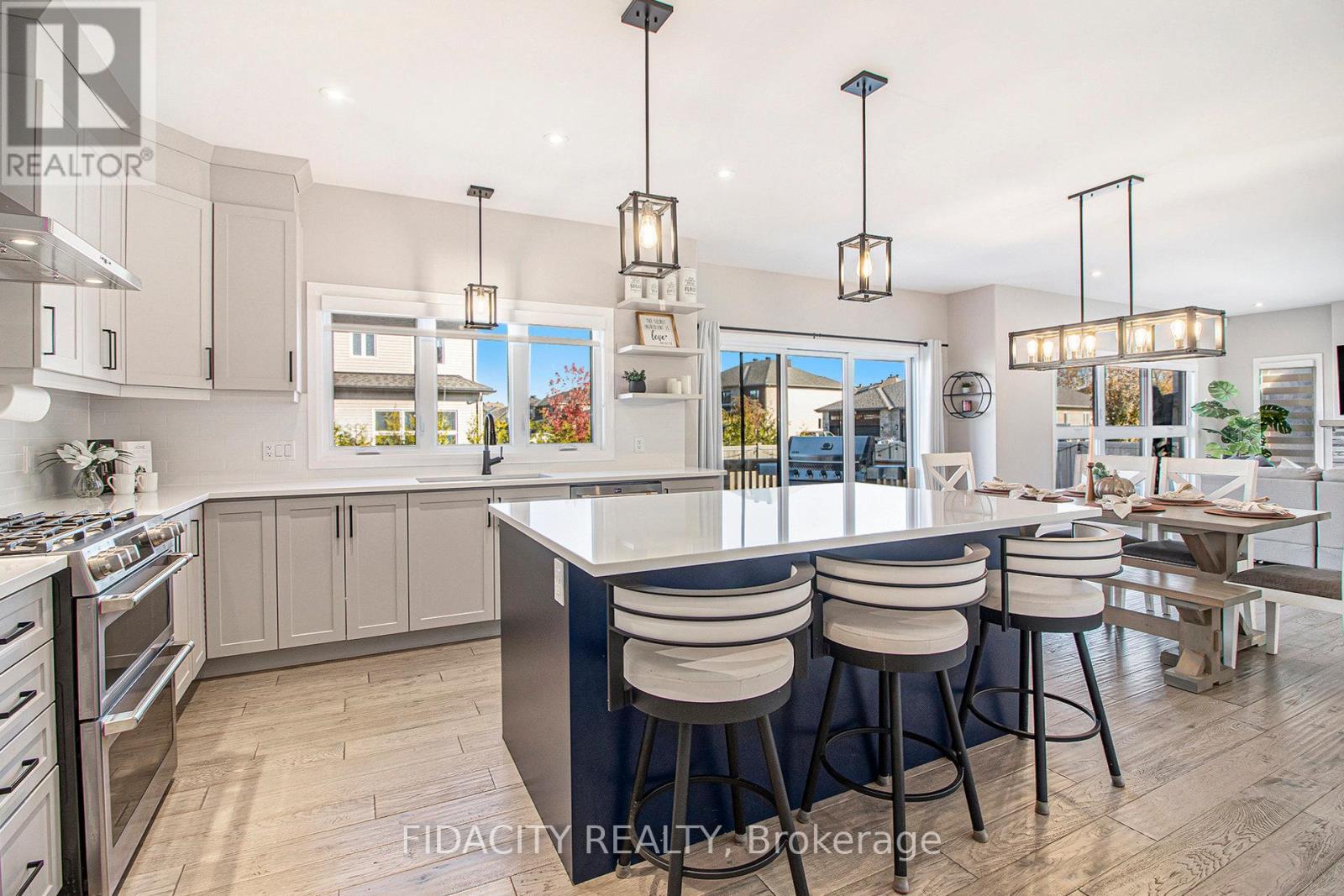 649 Misty Street, Russell, Ontario K4R 0E7 - Photo 16 - X12553314