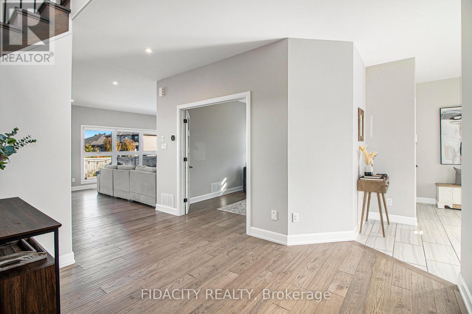 649 Misty Street, Russell, Ontario K4R 0E7 - Photo 6 - X12553314